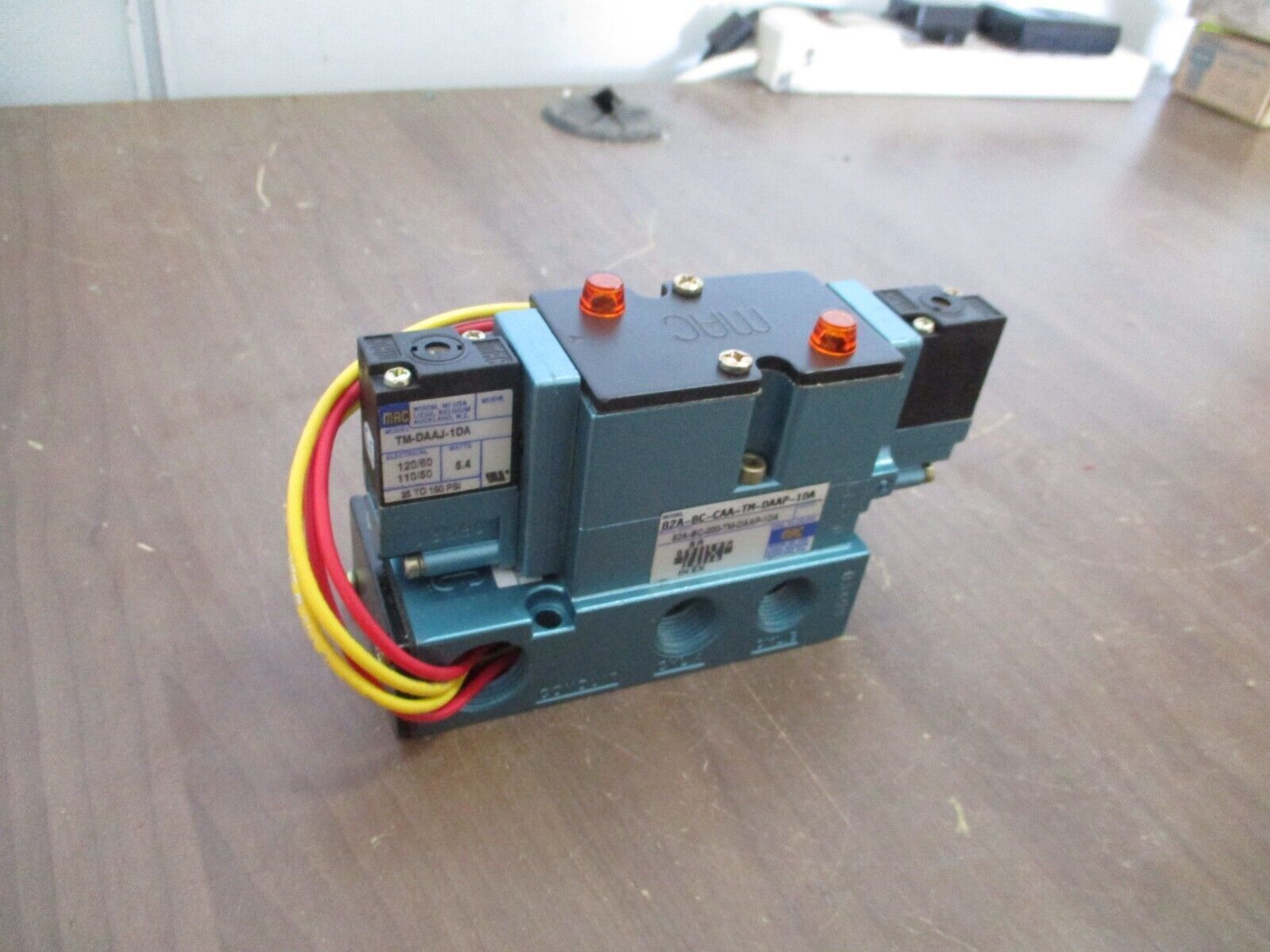 MAC Solenoid Valve 82A-BC-CAA-TM-DAAP-1DA VAC-150PSI Used