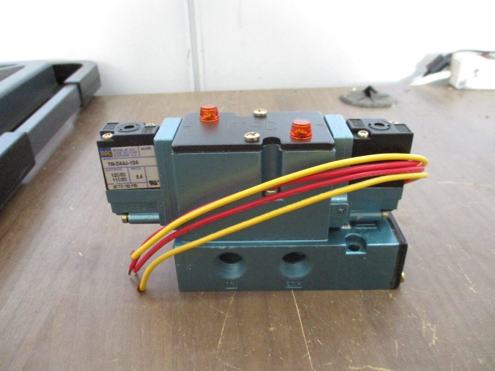 MAC Solenoid Valve 82A-BC-CAA-TM-DAAP-1DA VAC-150PSI Used