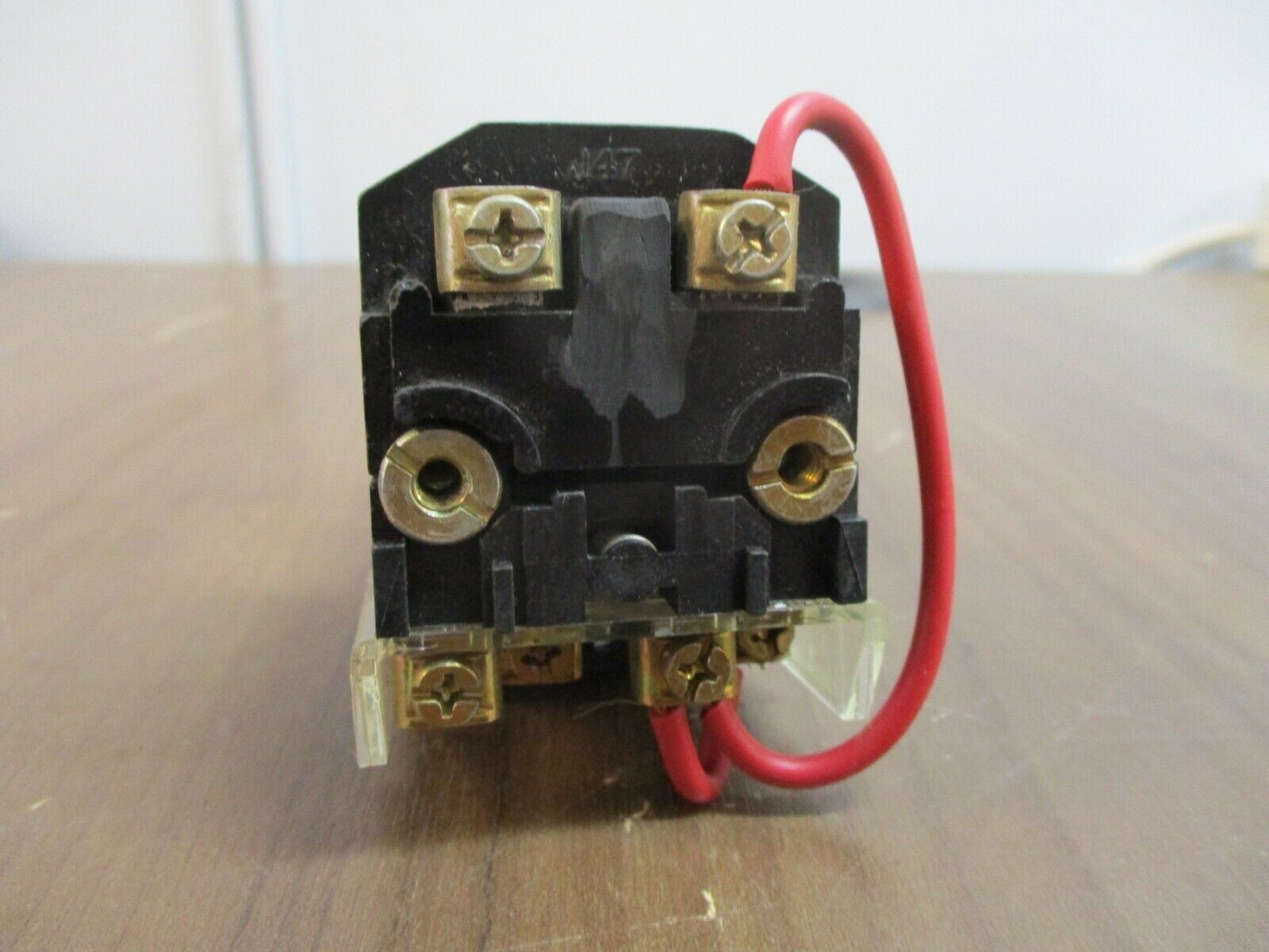 Allen-Bradley Illuminated Push Button 800T-PB16 120V 50/60Hz Amber Used