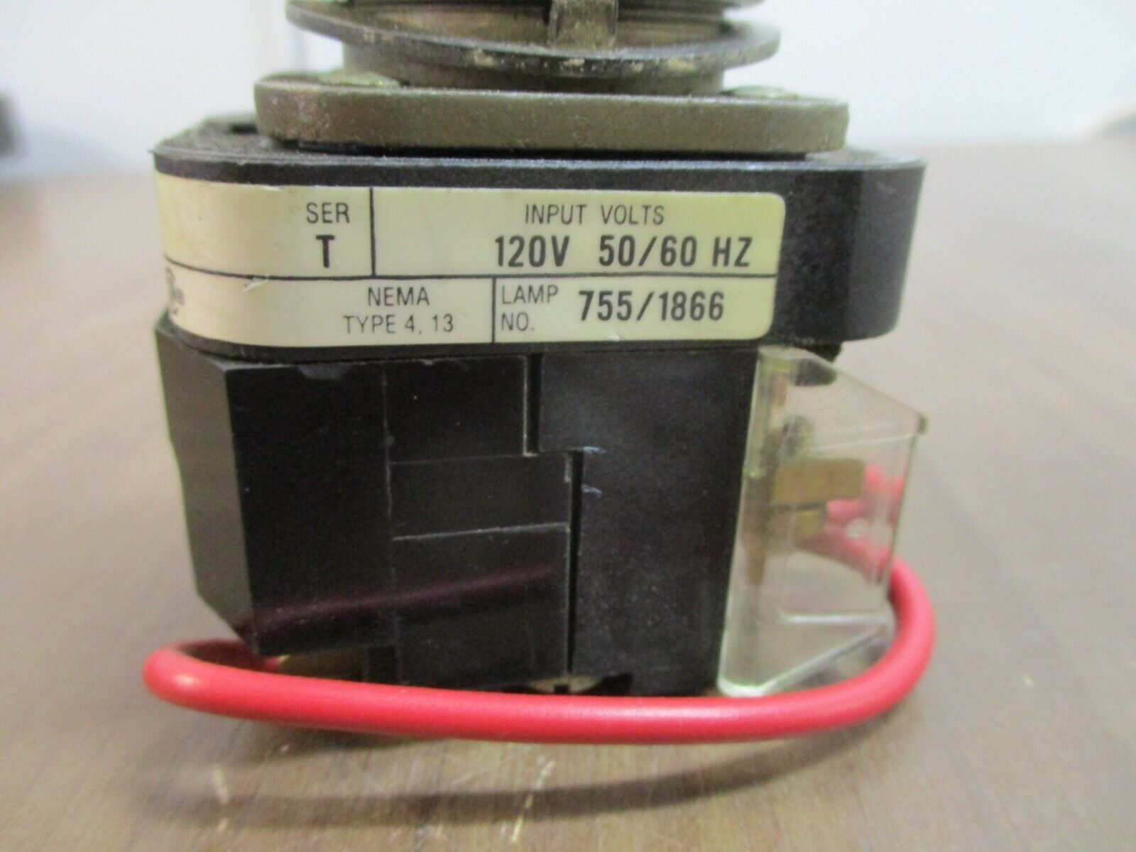 Allen-Bradley Illuminated Push Button 800T-PB16 120V 50/60Hz Amber Used