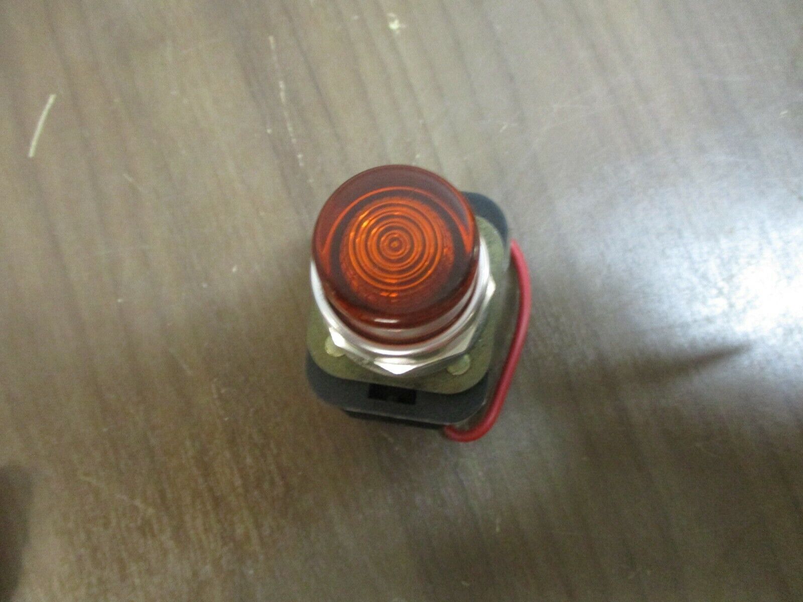 Allen-Bradley Illuminated Push Button 800T-PB16 120V 50/60Hz Amber Used