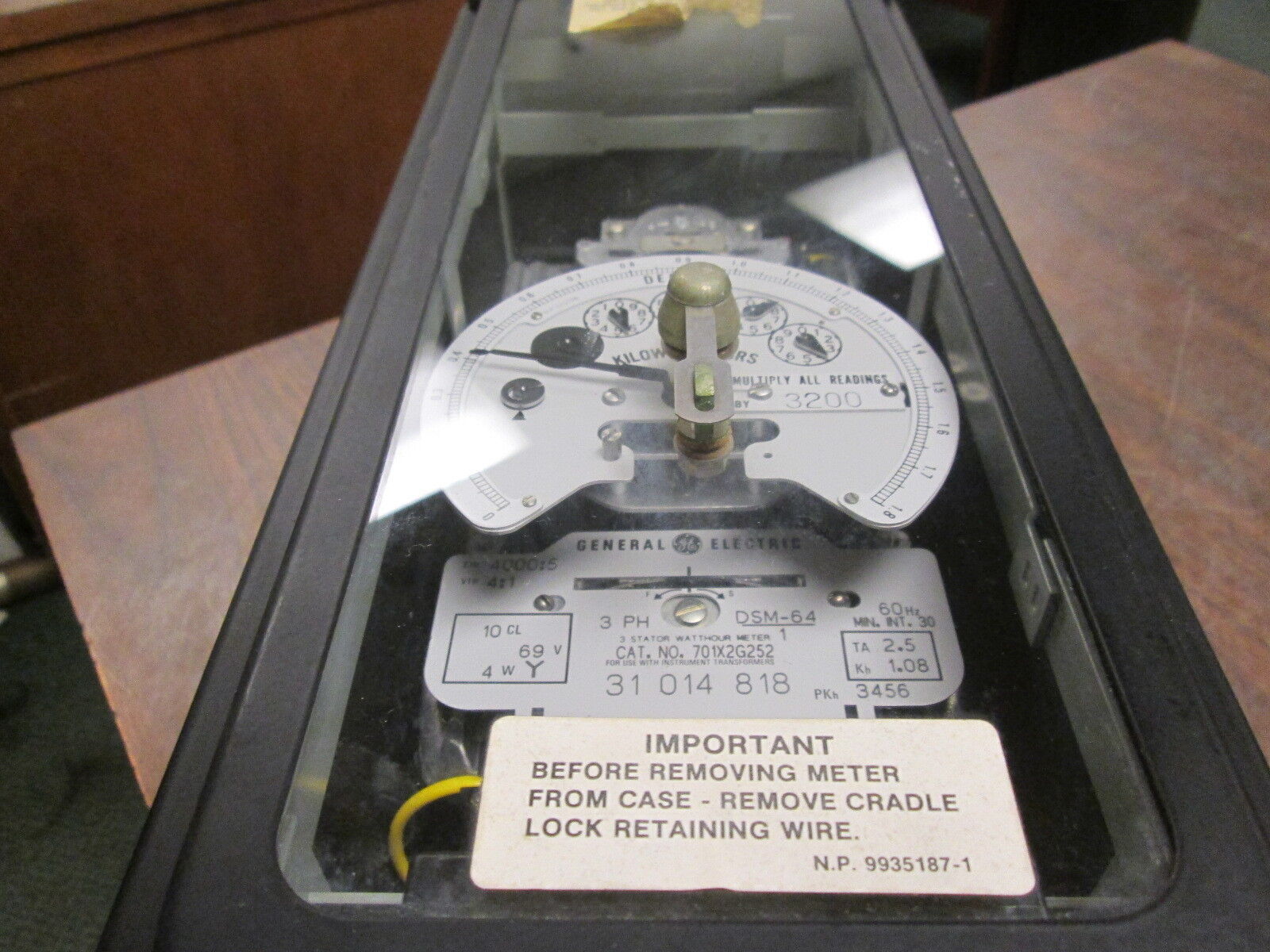 GE Type DSM-64 Kilowatthour Meter 701X2G252 3Ph 60Hz Used