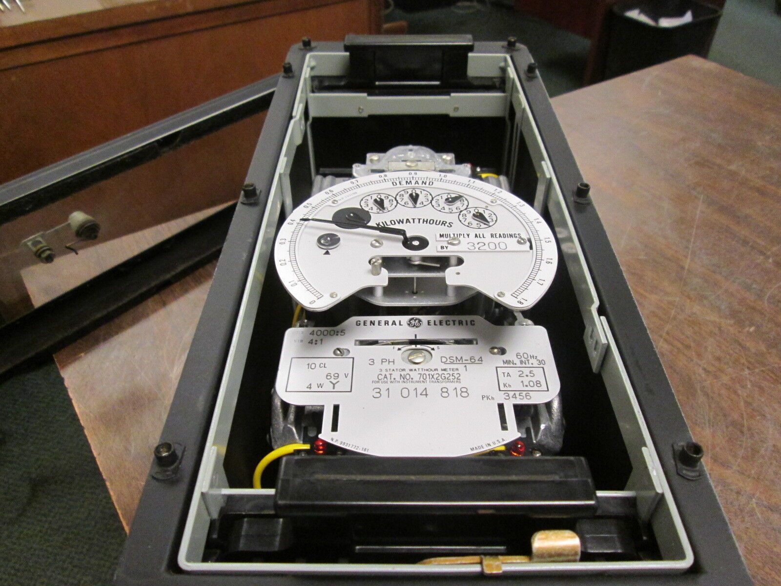 GE Type DSM-64 Kilowatthour Meter 701X2G252 3Ph 60Hz Used