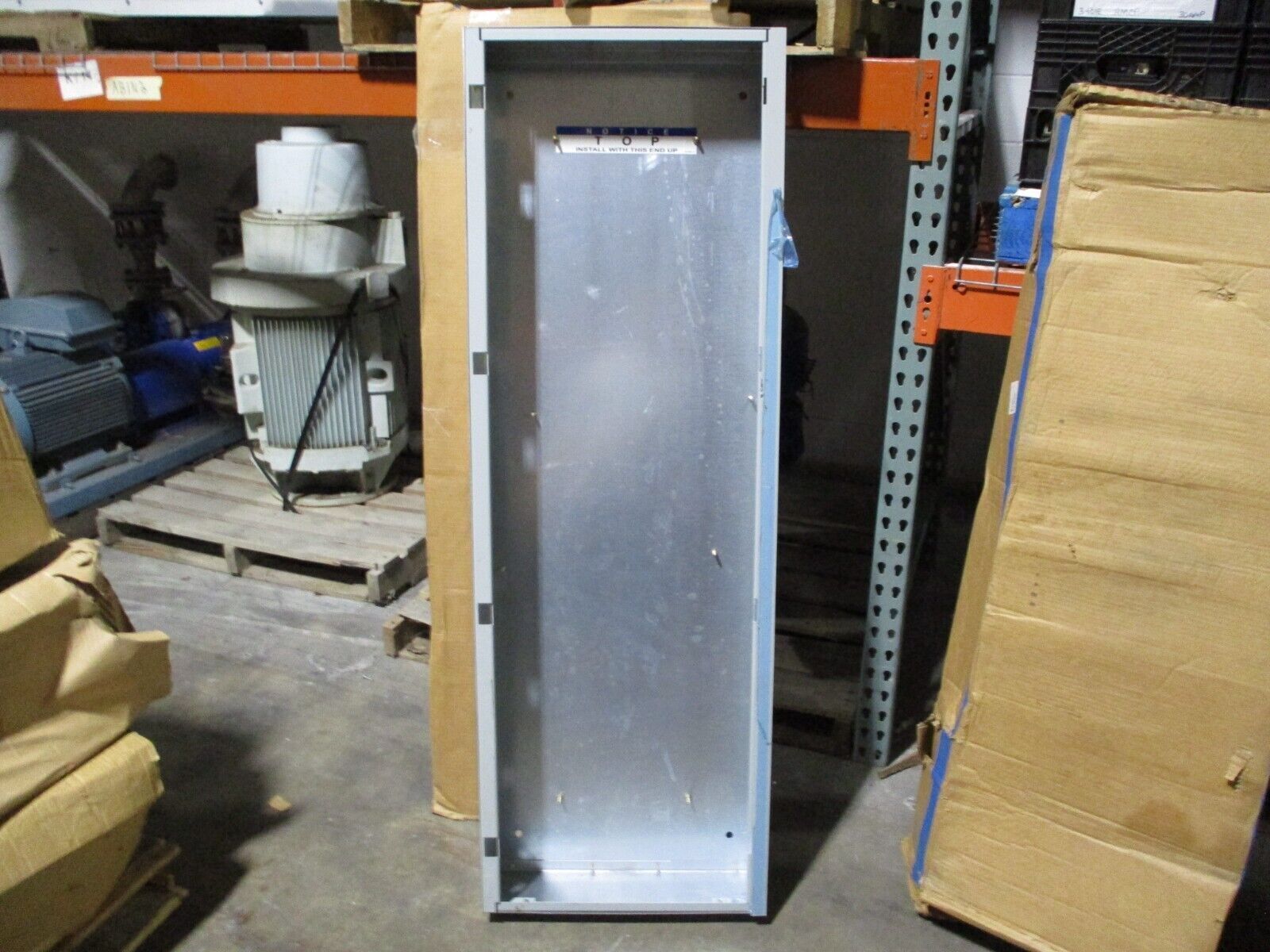 Eaton Main Lug Panelboard Interior w/ Box & Cover EZB2060R / EZV2060F 225A 3W