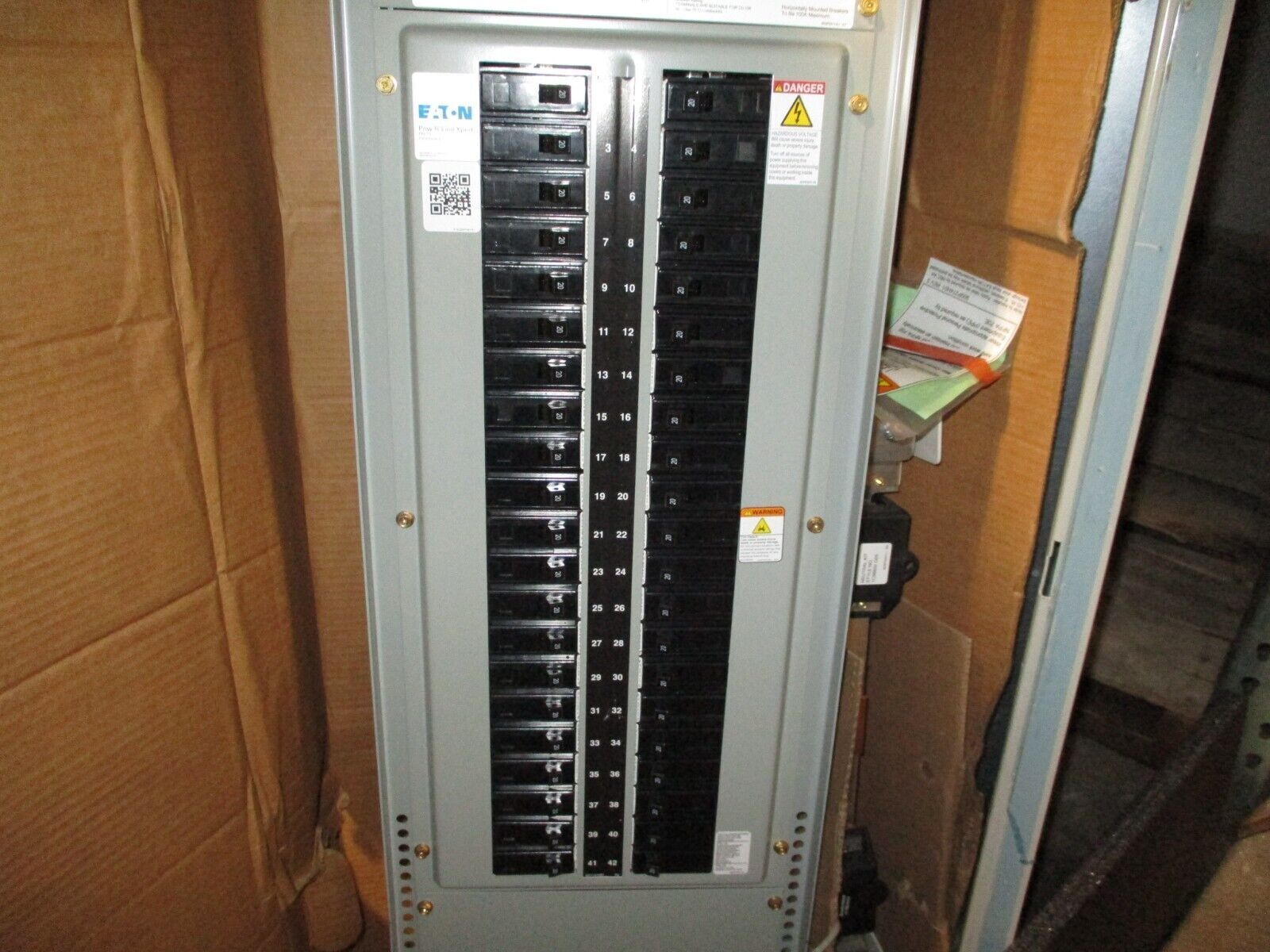 Eaton Main Lug Panelboard Interior w/ Box & Cover EZB2060R / EZV2060F 225A 3W