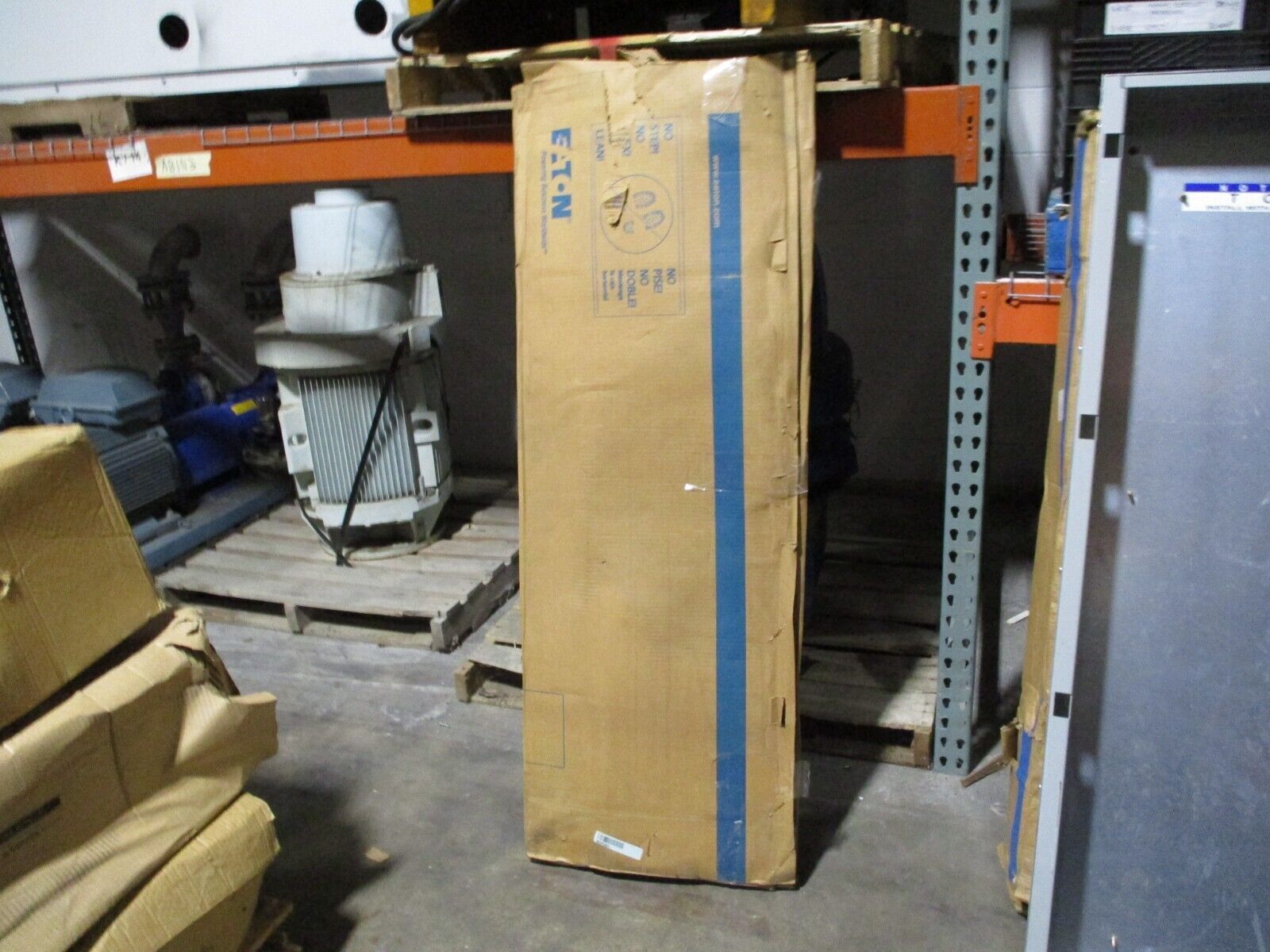 Eaton Main Lug Panelboard Interior w/ Box & Cover EZB2060R / EZV2060F 225A 3W