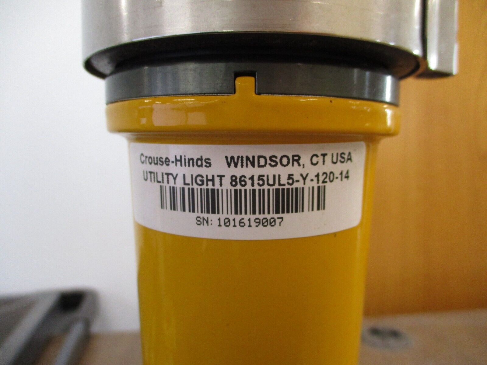 Crouse-Hinds Utility Light 8615UL5-Y-120-14 Used