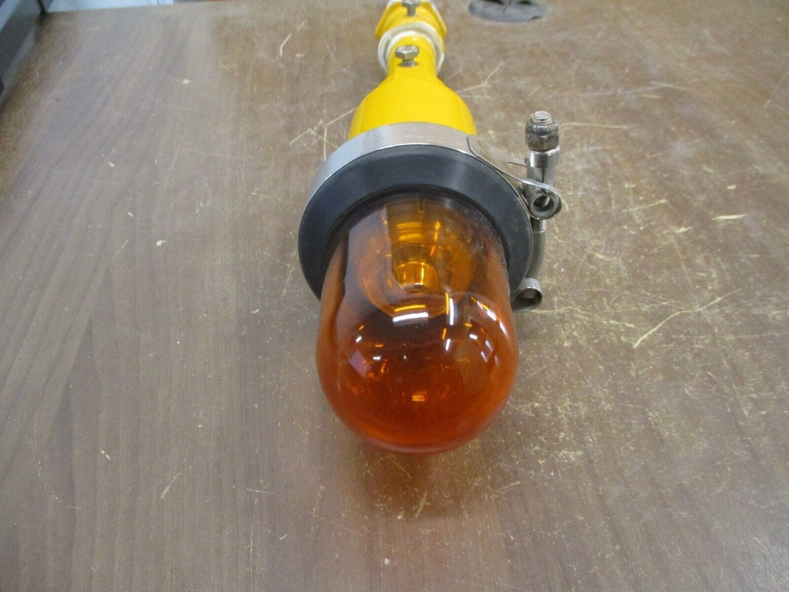 Crouse-Hinds Utility Light 8615UL5-Y-120-14 Used