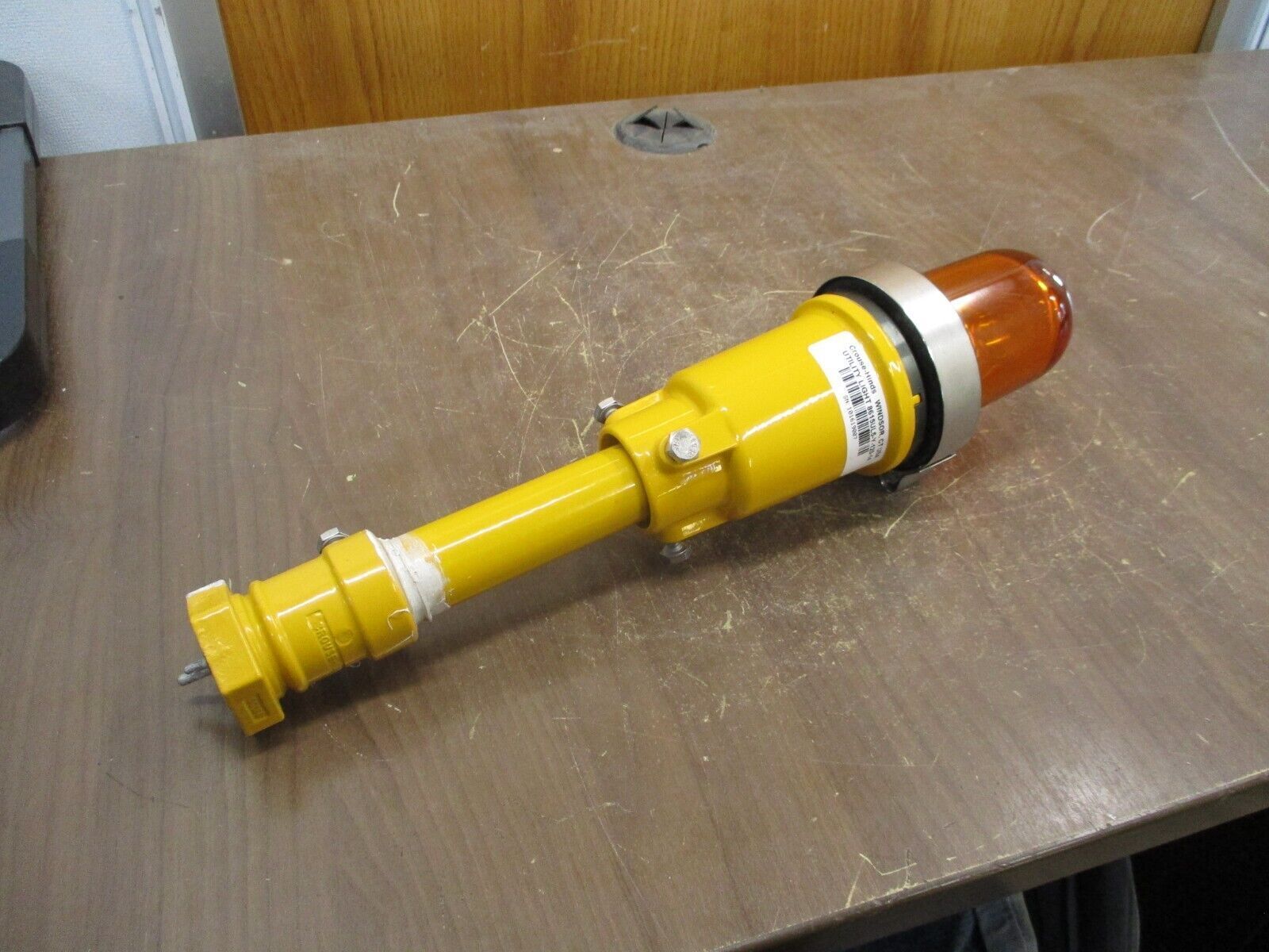 Crouse-Hinds Utility Light 8615UL5-Y-120-14 Used