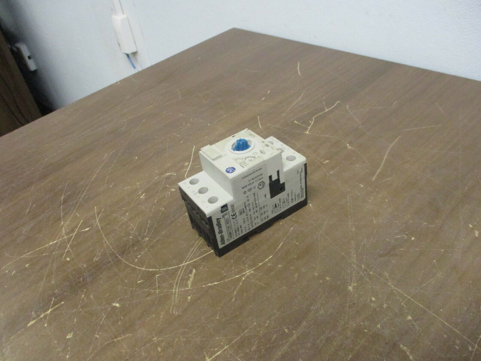 Allen-Bradley Manual Starter 140M-C2E-B25 Range:1.6-2.5A **Missing Handle** Used