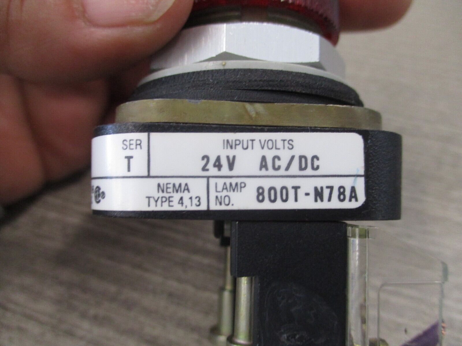 Allen-Bradley Pilot Light 800T-QL24A Ser. T Red 24V AC/DC Type 4,13 Used