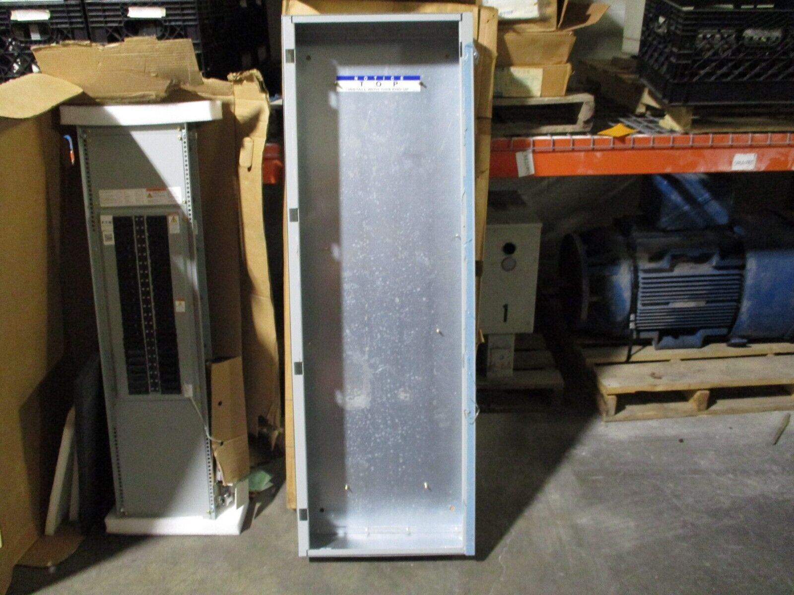 Eaton Main Lug Panelboard Interior w/ Box & Cover EZB2060R / EZV2060F 225A 3W