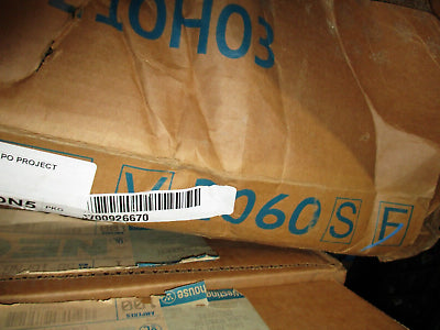 Eaton Main Lug Panelboard Interior w/ Box & Cover EZB2060R / EZV2060F 225A 3W