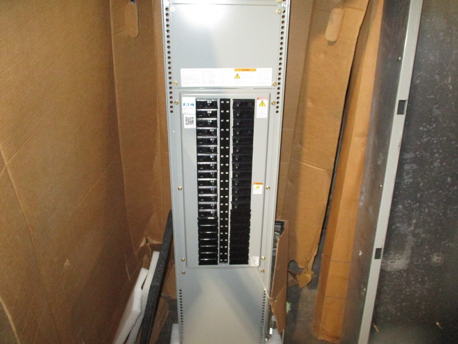 Eaton Main Lug Panelboard Interior w/ Box & Cover EZB2060R / EZV2060F 225A 3W