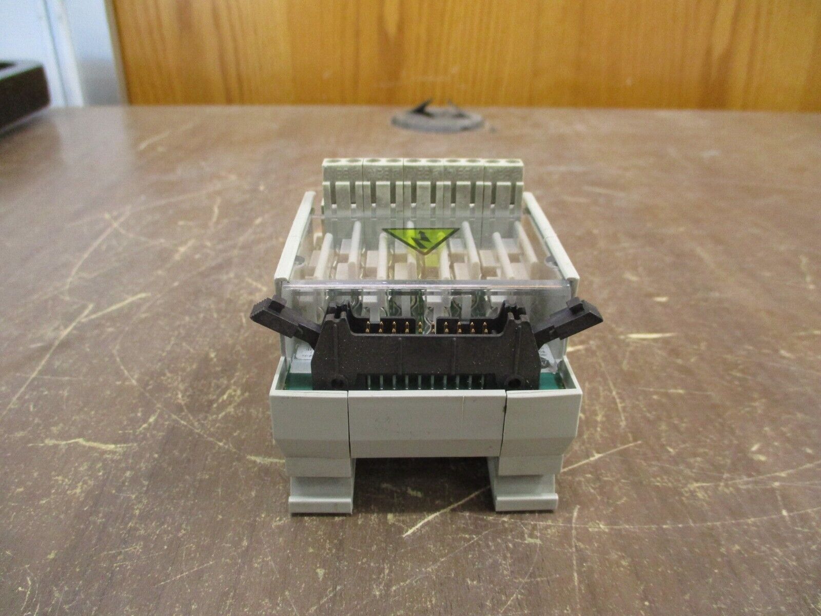 Allen-Bradley Isolated Fusible IFM 1492-IFM20F-FS120-2 85-132V AC/DC 20PT Used