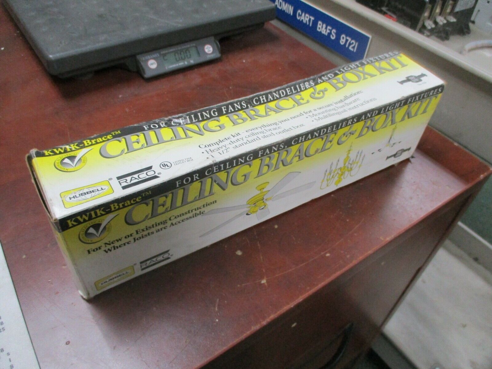 Hubbell KWIK-Brace Ceiling Brace & Box Kit 401304 1-1/2" Box New Surplus