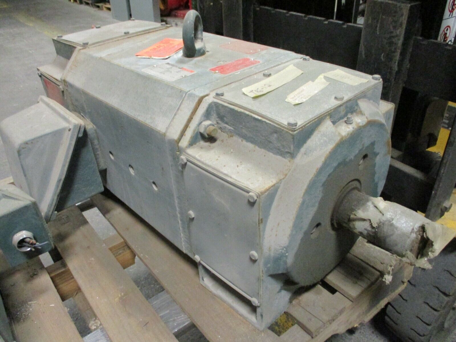 Reliance DC Motor LC3213ATZ Frame 20HP 1750RPM 500V 33A Field Volts: 300V Used