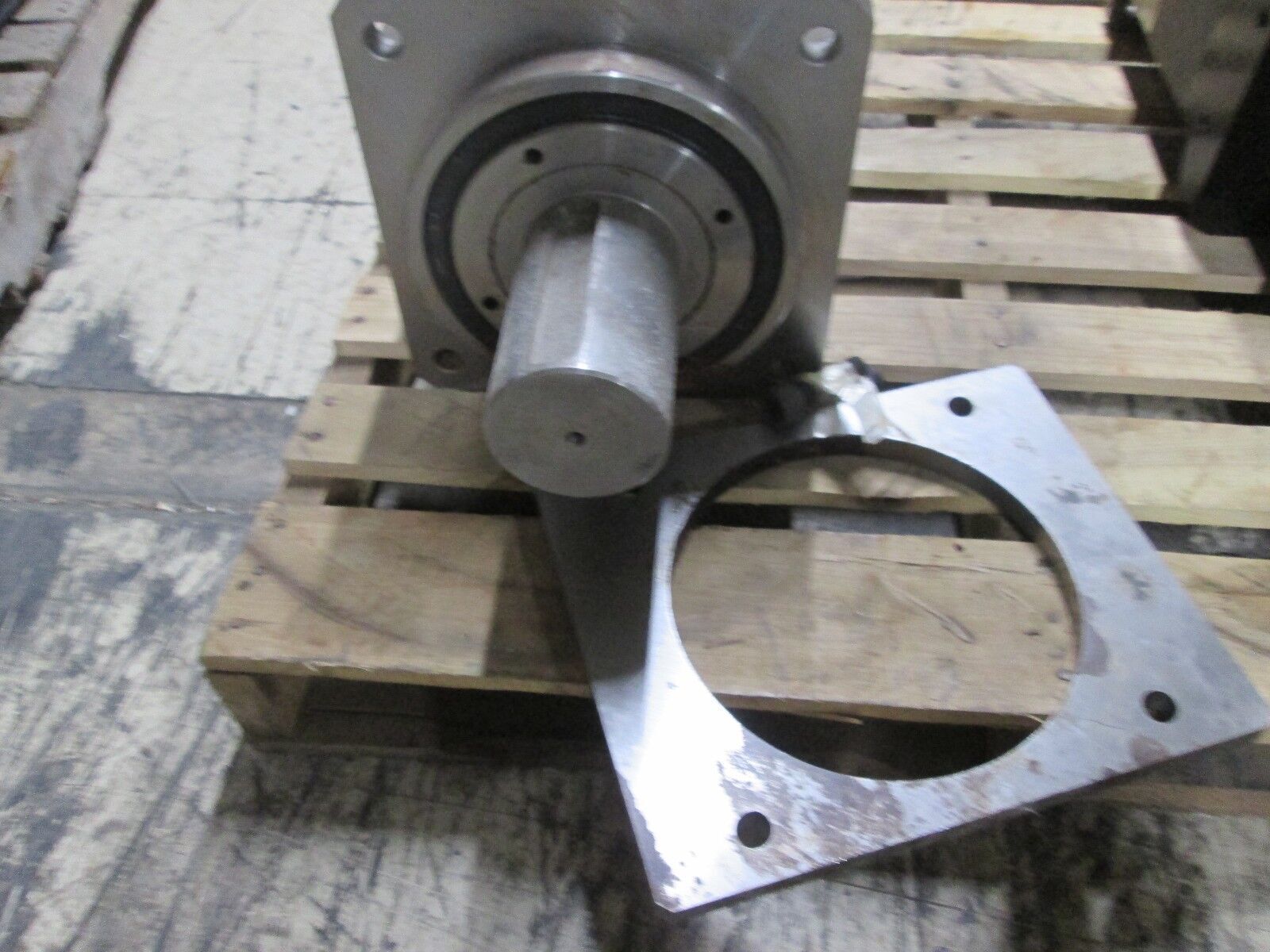 Allen-Bradley/Bayside 1326 AC Servo Motor With Gear 1326AB-B740C-21 7.8KW Used