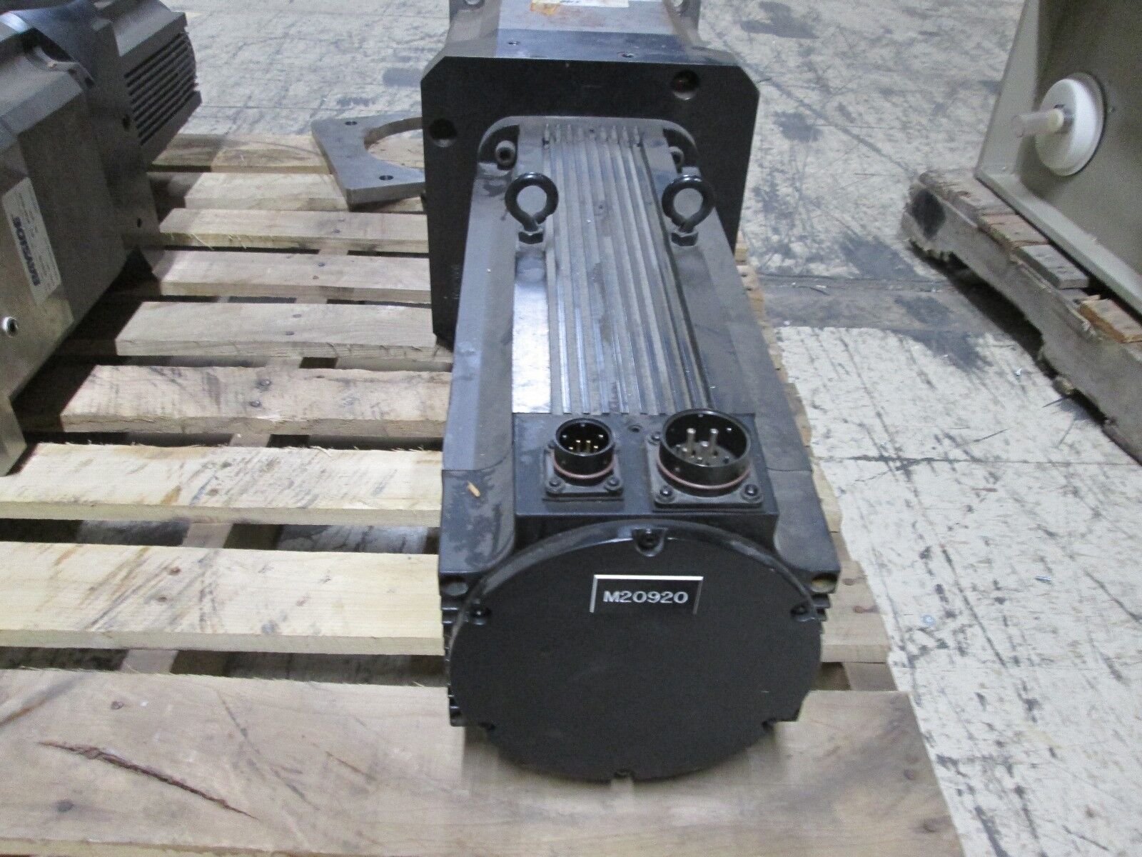 Allen-Bradley/Bayside 1326 AC Servo Motor With Gear 1326AB-B740C-21 7.8KW Used