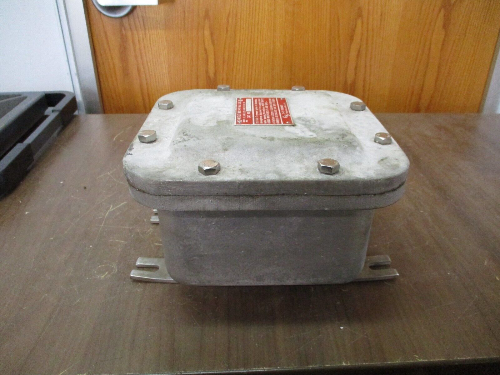 O-Z Gedney Explosion Proof Outlet Box YE060604 Size: 6"x6"x4" Used