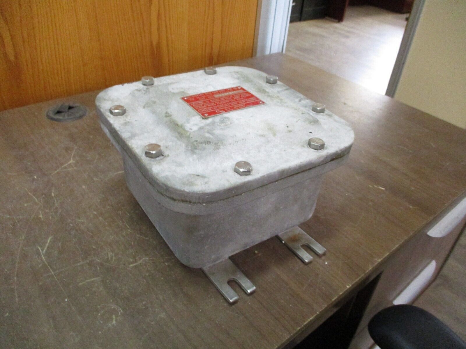 O-Z Gedney Explosion Proof Outlet Box YE060604 Size: 6"x6"x4" Used