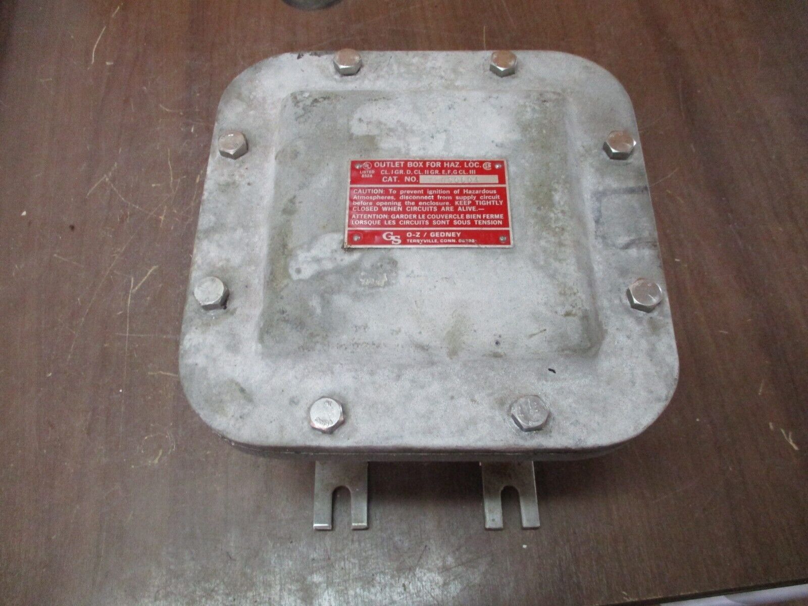O-Z Gedney Explosion Proof Outlet Box YE060604 Size: 6"x6"x4" Used