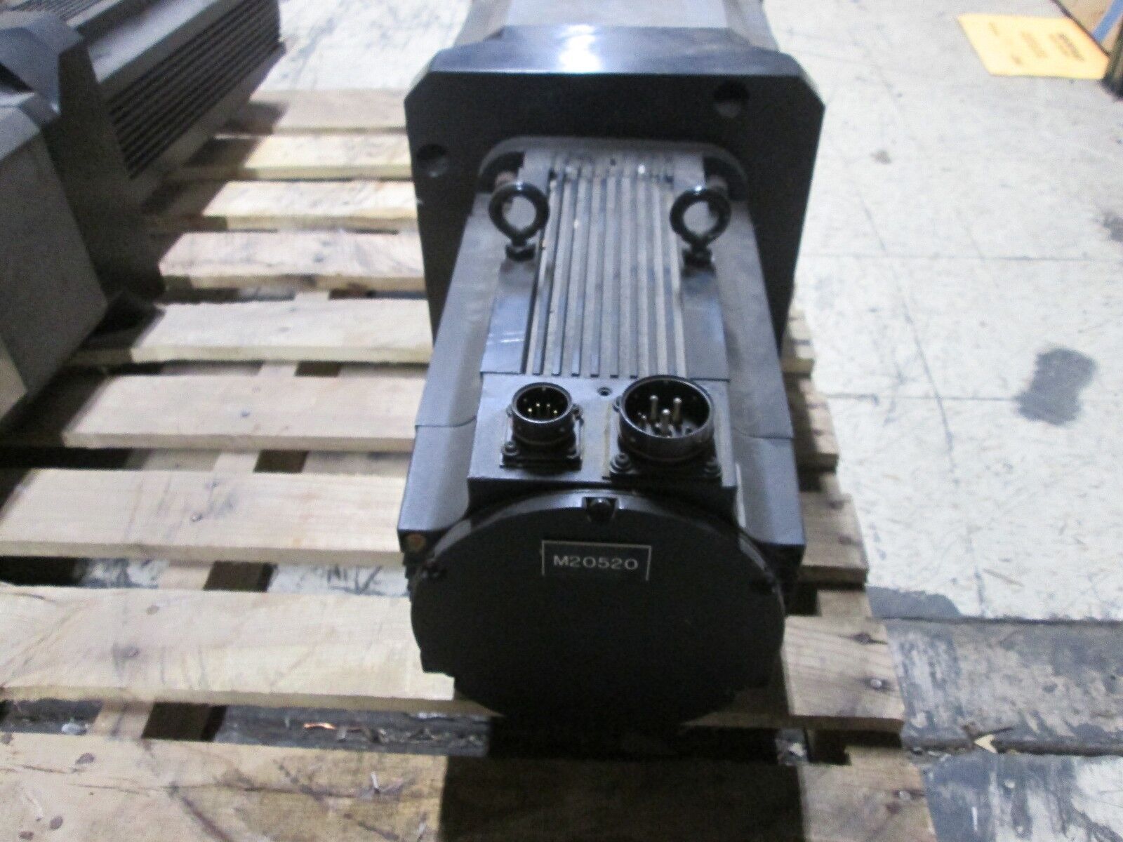 Allen-Bradley/Bayside 1326 AC Servo Motor With Gear 1326AB-B720E-21 6.79KW Used