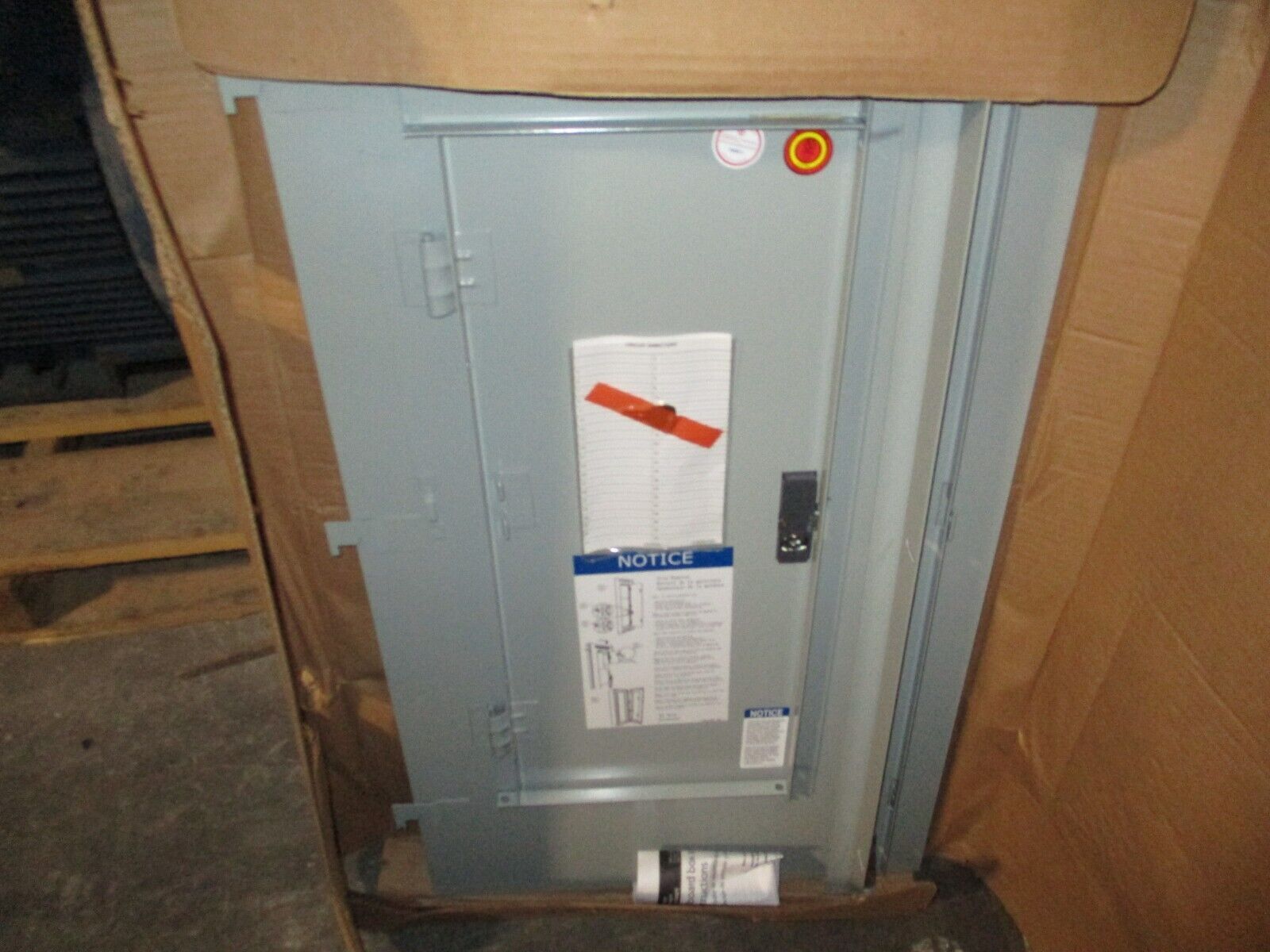 Eaton Main Lug Panelboard Interior w/ Box & Cover P21A100LT18AH01 / EZB2036R