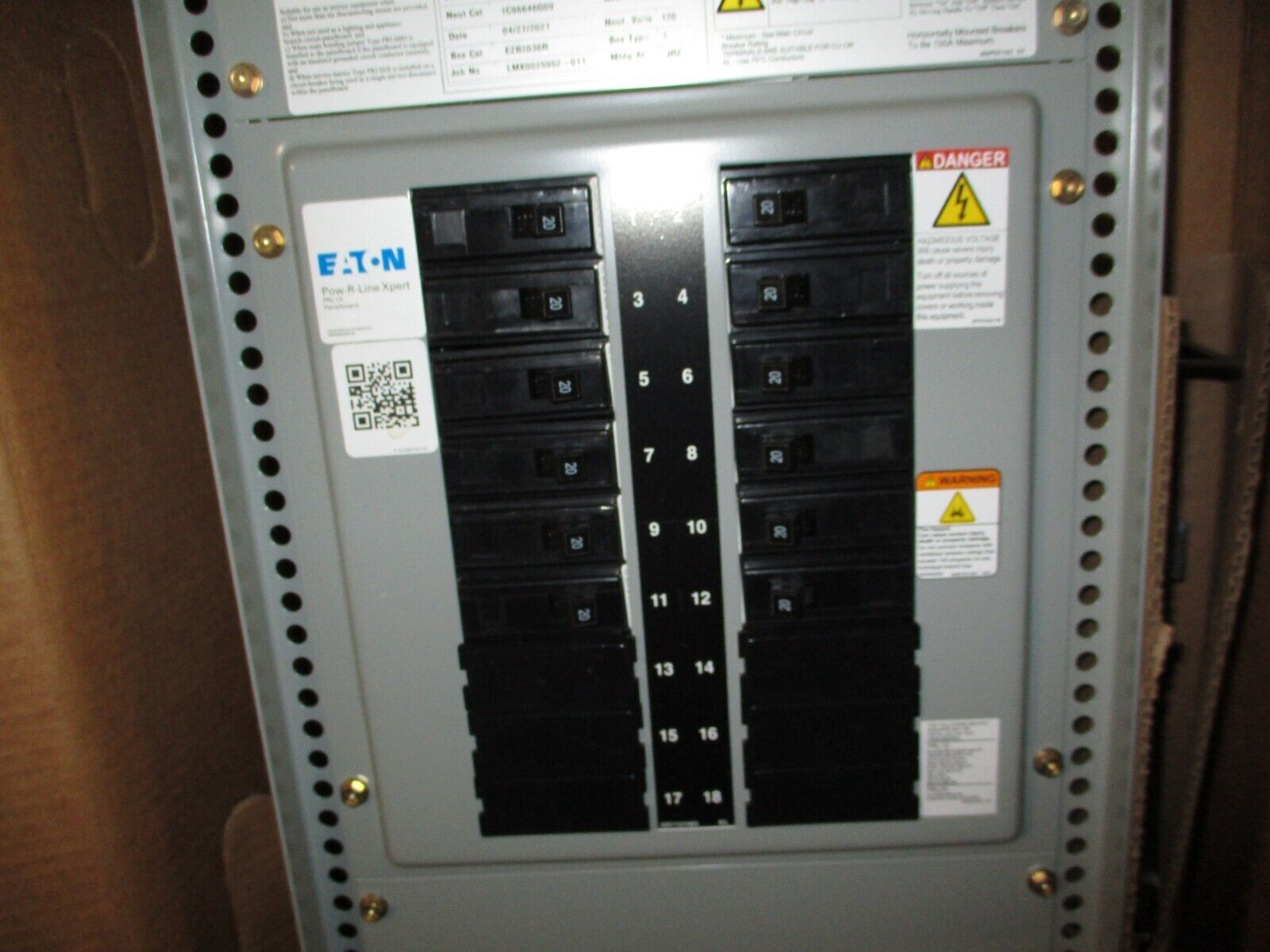 Eaton Main Lug Panelboard Interior w/ Box & Cover P21A100LT18AH01 / EZB2036R