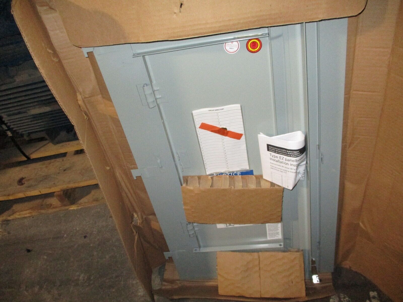 Eaton Main Lug Panelboard Interior w/ Box & Cover P21A100LT18AH01 / EZB2036R