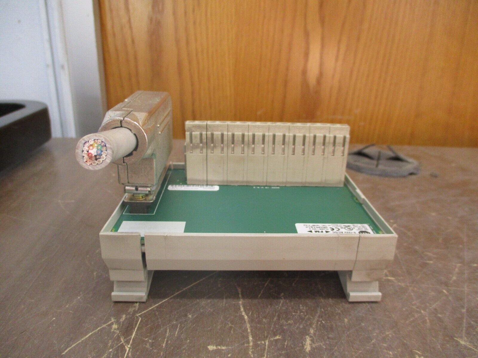 Allen-Bradley Feed-Through Analog IFM 1492-AIFM8-3 Ser. A 0-132V AC/DC 8Ch Used