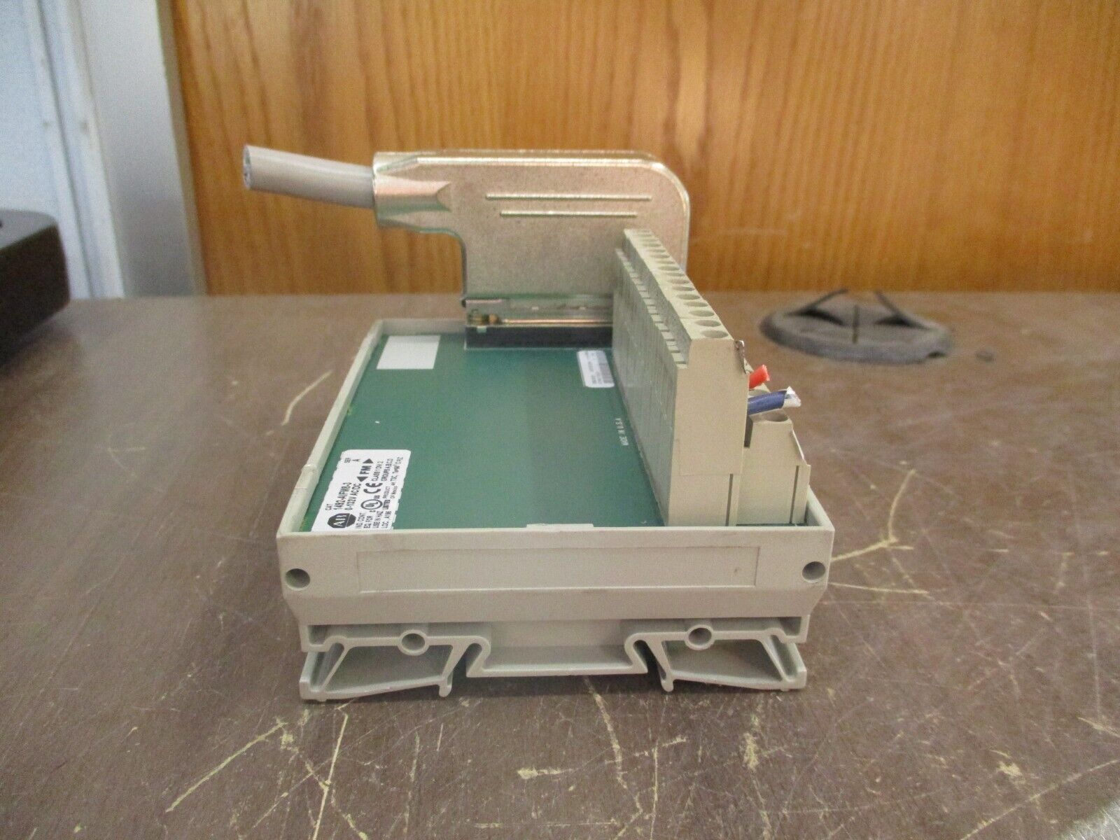 Allen-Bradley Feed-Through Analog IFM 1492-AIFM8-3 Ser. A 0-132V AC/DC 8Ch Used