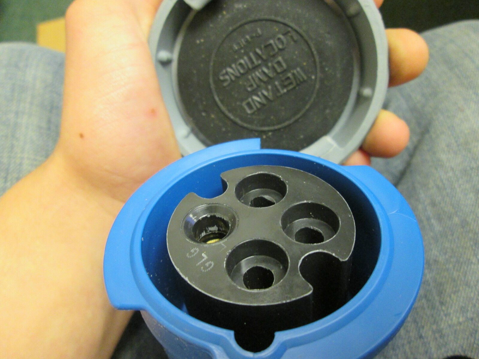 Hubbell Connector HBL420C9W 20A 250V Watertight New Surplus