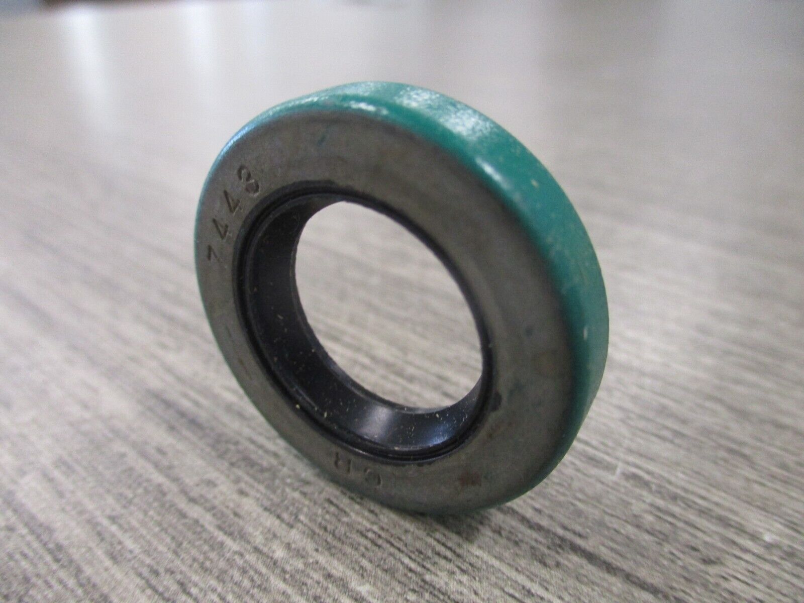 CR Joint Radial Oil Seal 7443 *Lot Of 2* New Surplus