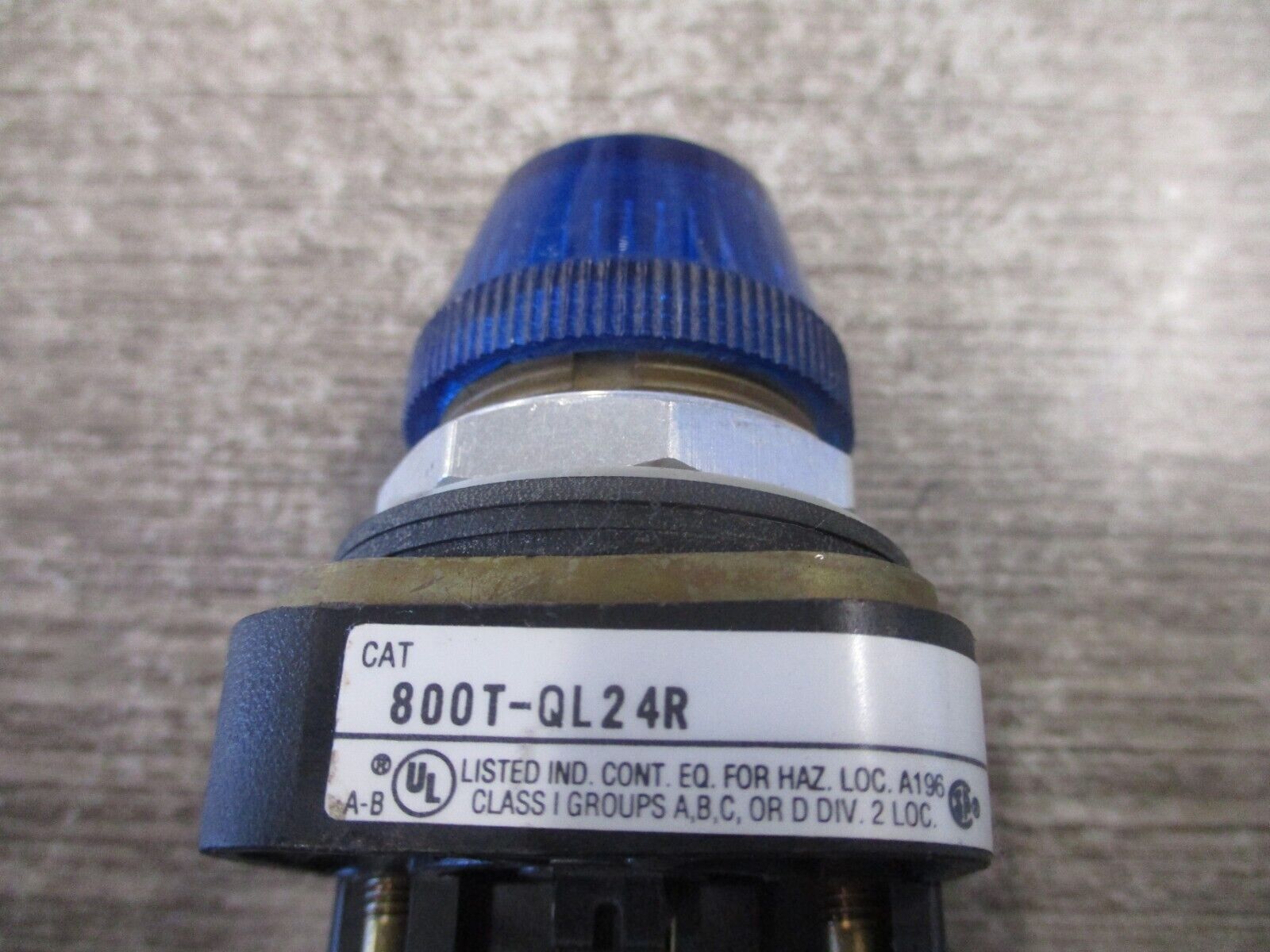 Allen-Bradley Pilot Light 800T-QL24R Ser. T Blue 24V AC/DC Type 4,13 Used