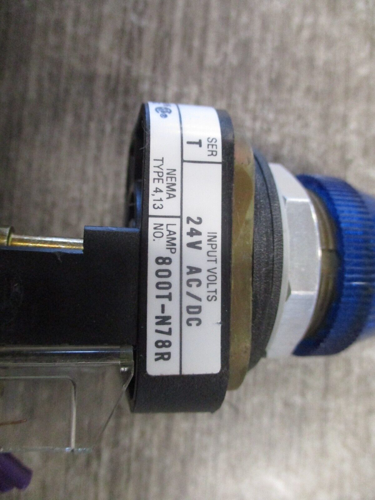 Allen-Bradley Pilot Light 800T-QL24R Ser. T Blue 24V AC/DC Type 4,13 Used
