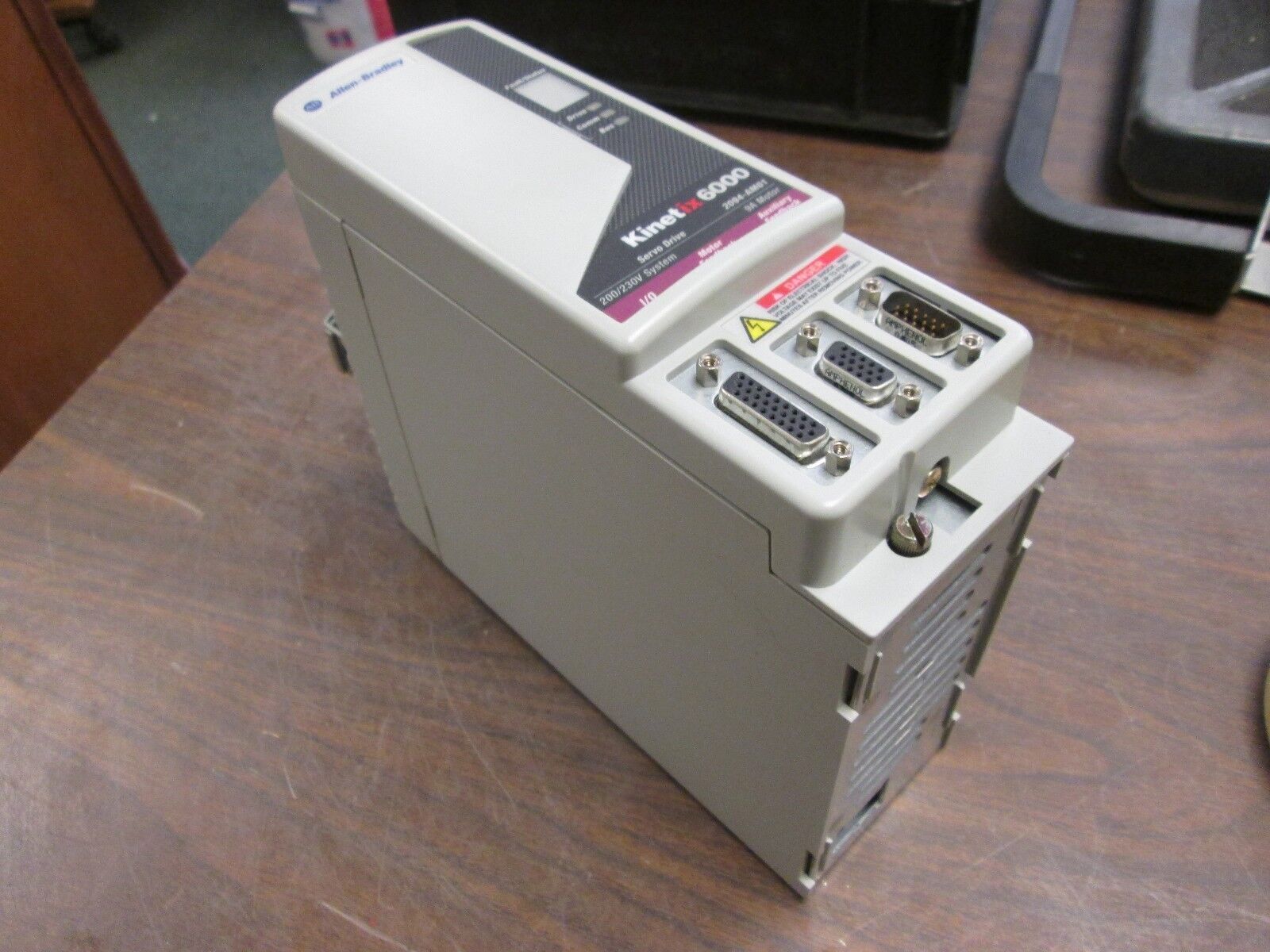 Allen-Bradley Kinetix 6000 Servo Drive 2094-AM01 200/230V System 9A Motor Used