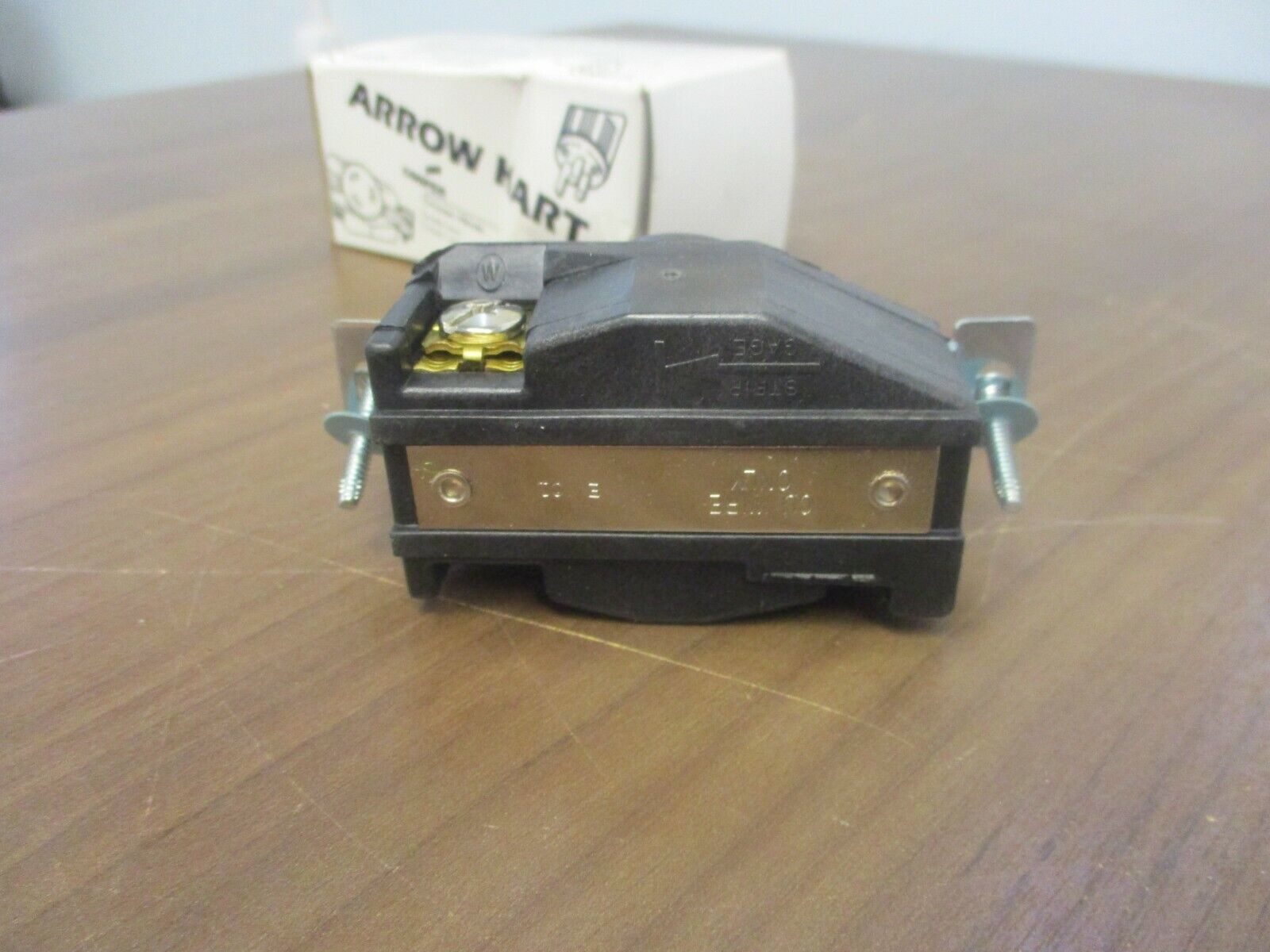 Arrow Hart Locking Receptacle AH6200 20A 125V 2P 3W New Surplus