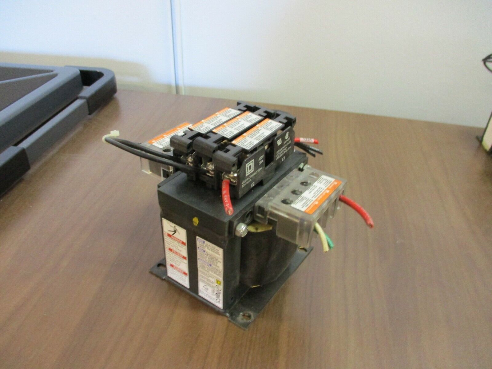 Square D Transformer 9070TF500D1 500 VA Pri:240/480, Sec: 120V Used
