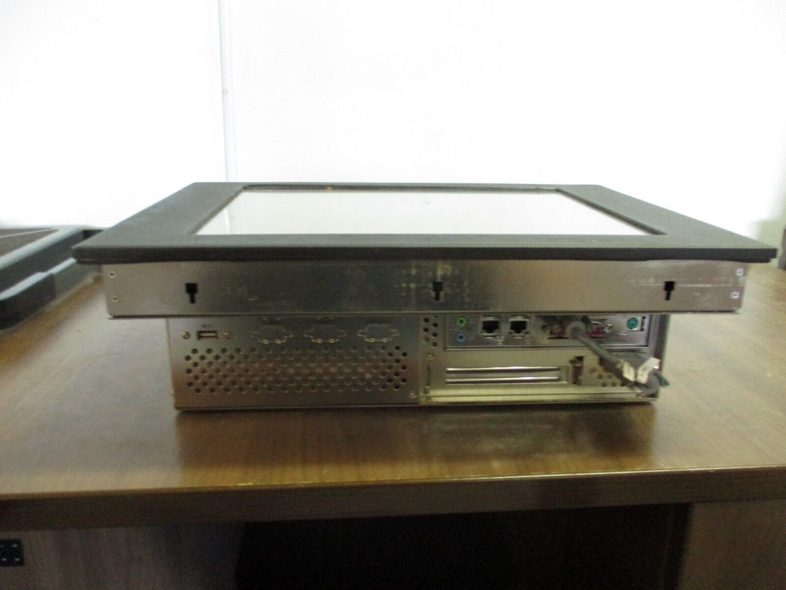 Arista Industrial Panel PC ARP-1715BP-108K Rev. SW 2.82 Config: 011 24VDC Used