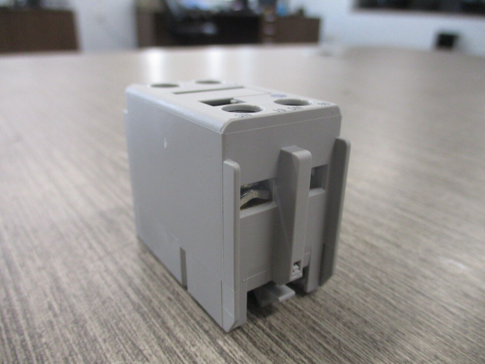 Allen-Bradley Aux Contact Block 100-FA11 Front Mount 1 NC, 1 NO New Surplus