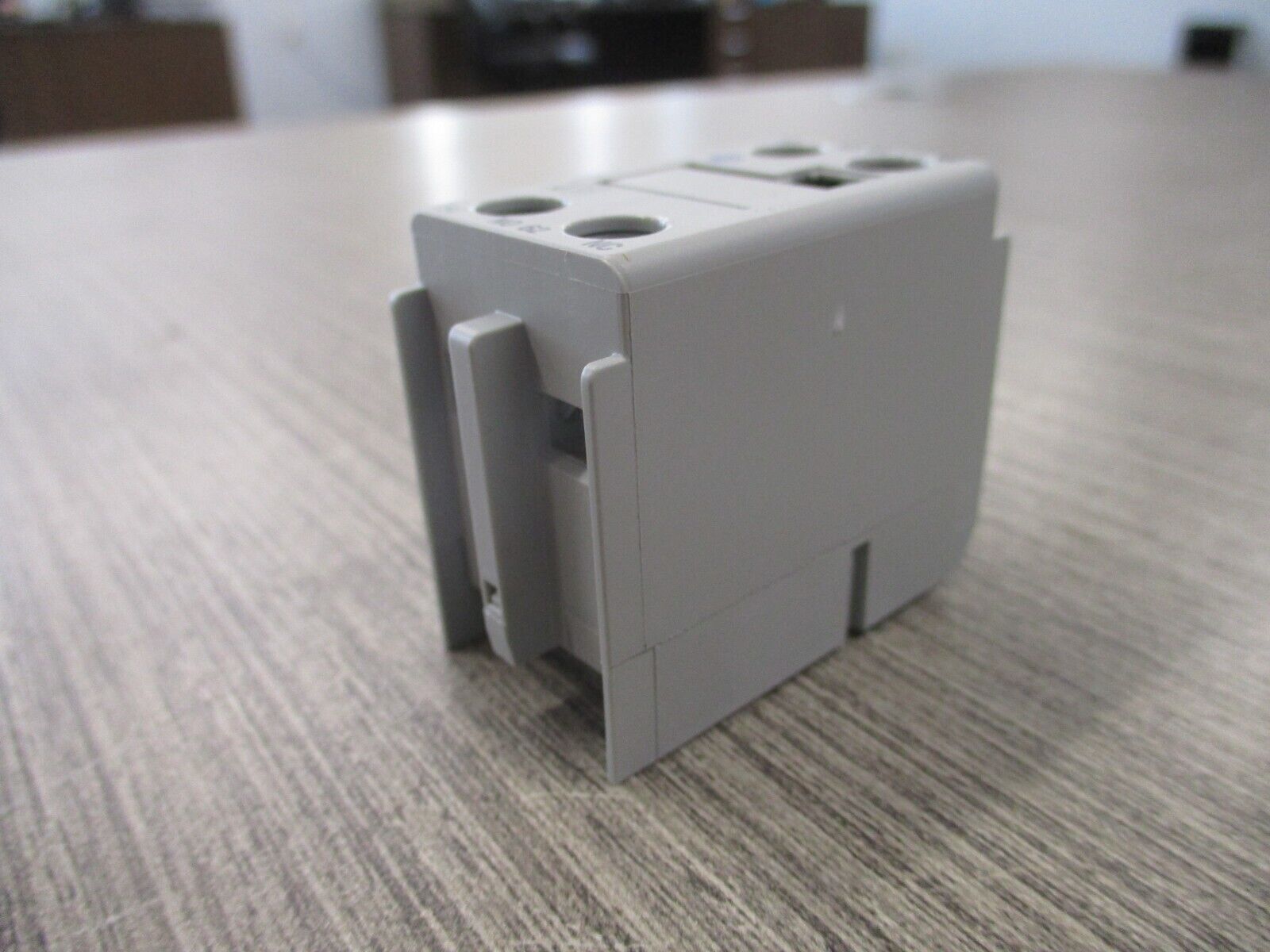 Allen-Bradley Aux Contact Block 100-FA11 Front Mount 1 NC, 1 NO New Surplus