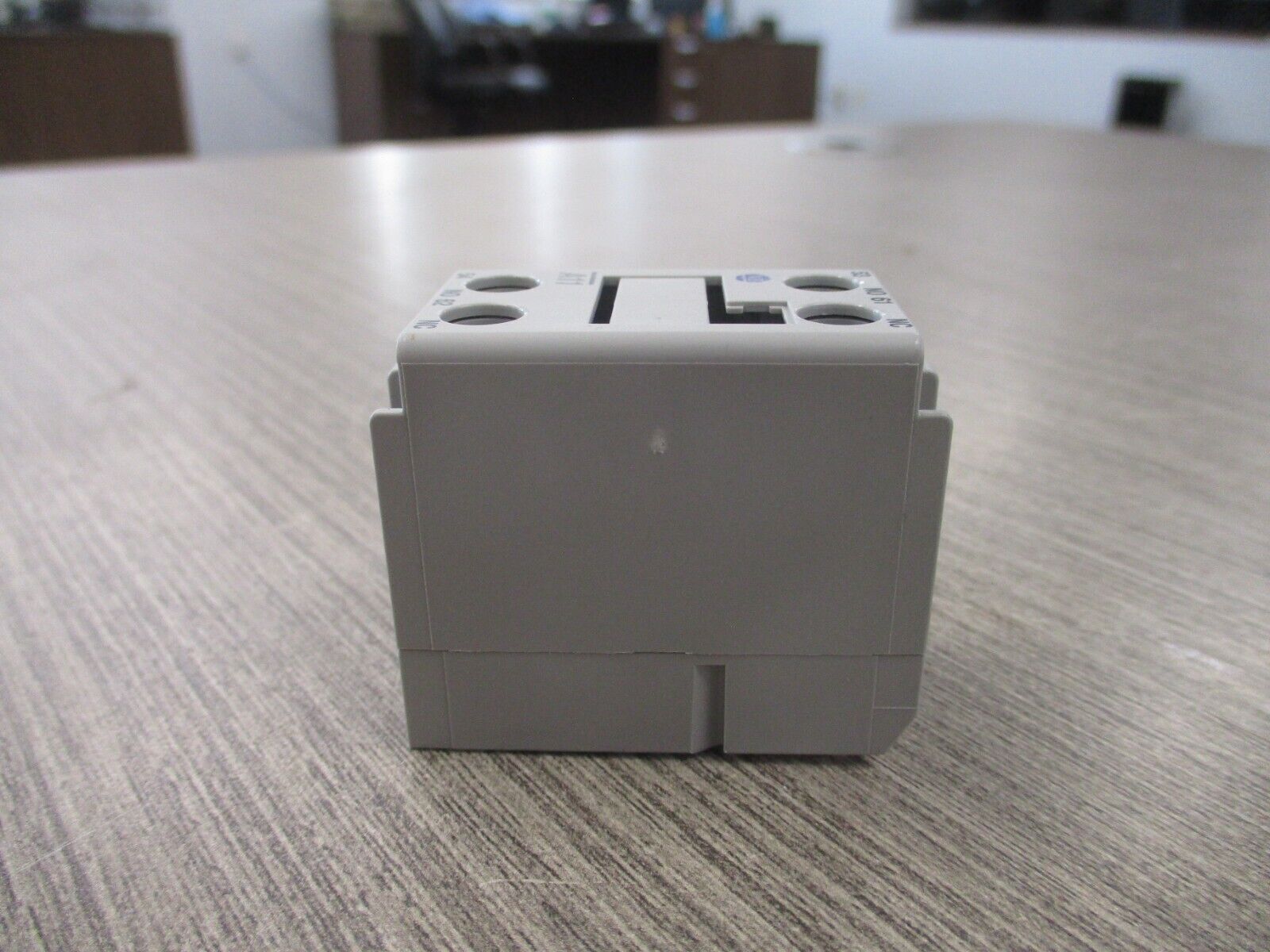 Allen-Bradley Aux Contact Block 100-FA11 Front Mount 1 NC, 1 NO New Surplus