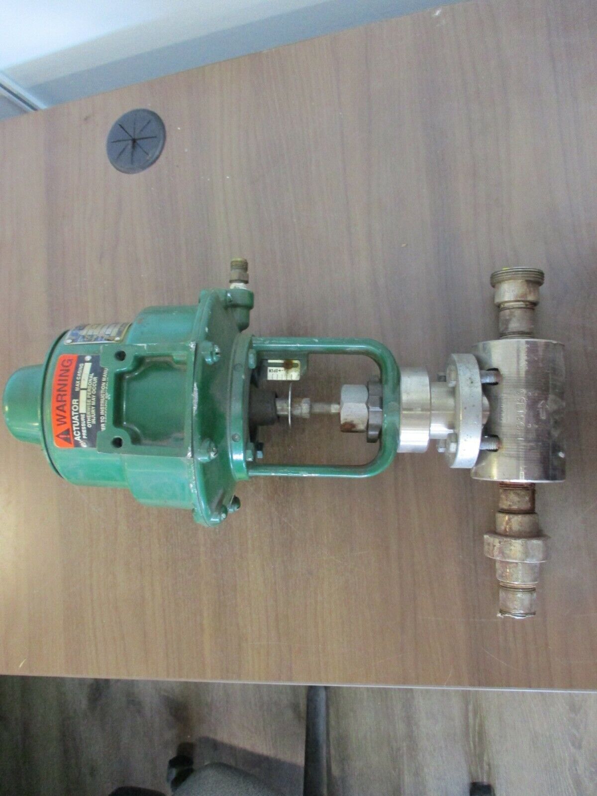 Fisher, Actuated Control Valve, part#: B/513R, Body size: 30, actuator size: 20