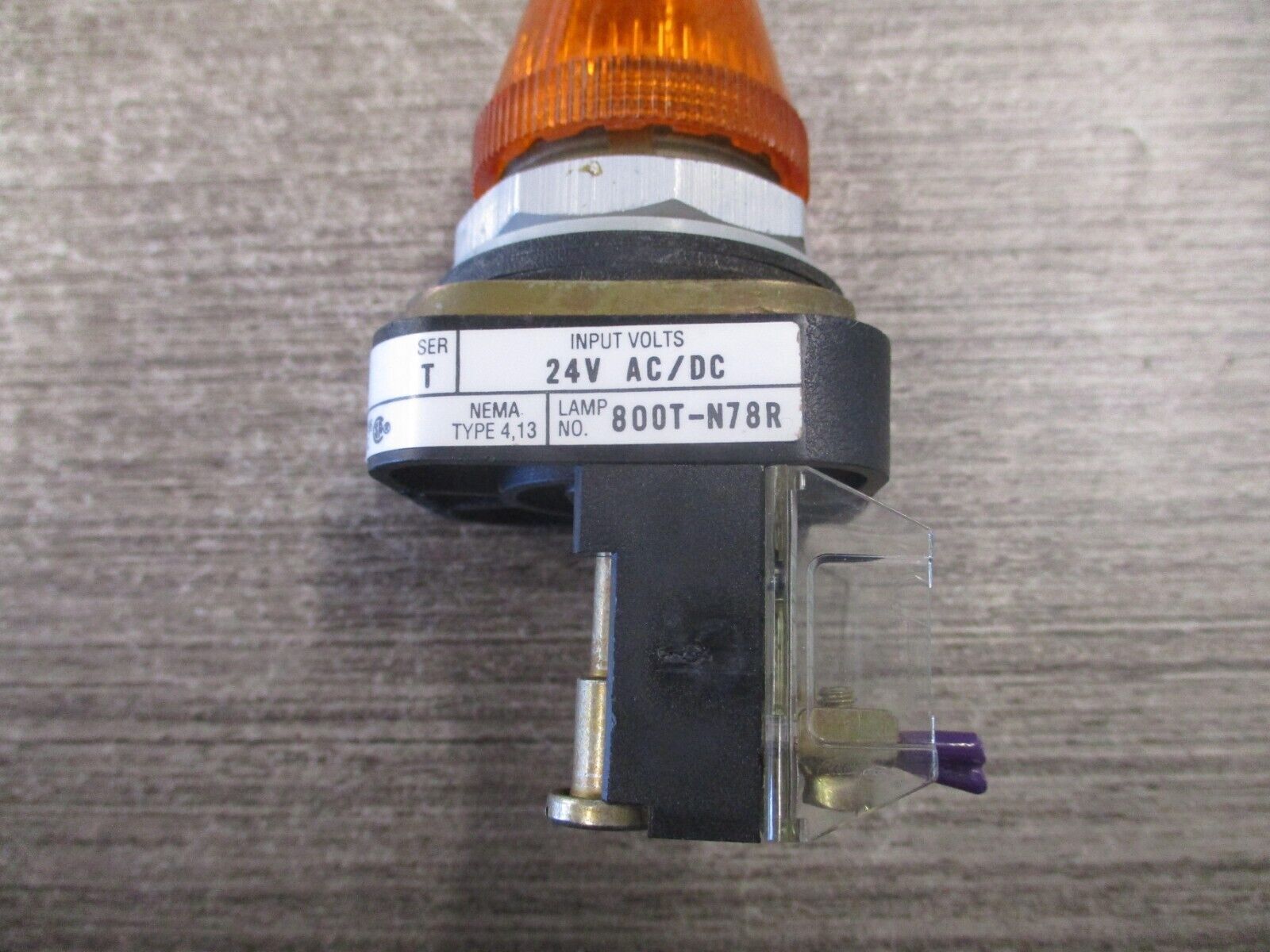 Allen-Bradley Pilot Light 800T-QL24R Ser. T Amber 24V AC/DC Type 4,13 Used
