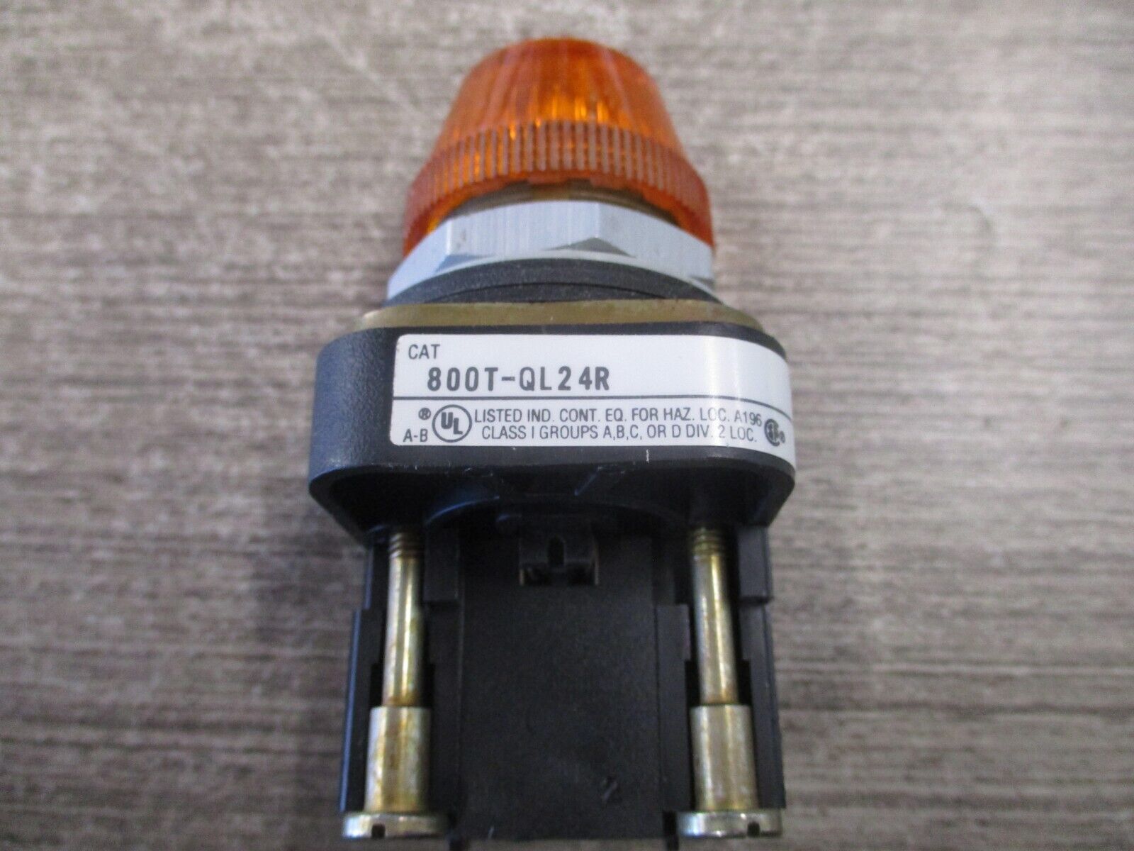 Allen-Bradley Pilot Light 800T-QL24R Ser. T Amber 24V AC/DC Type 4,13 Used