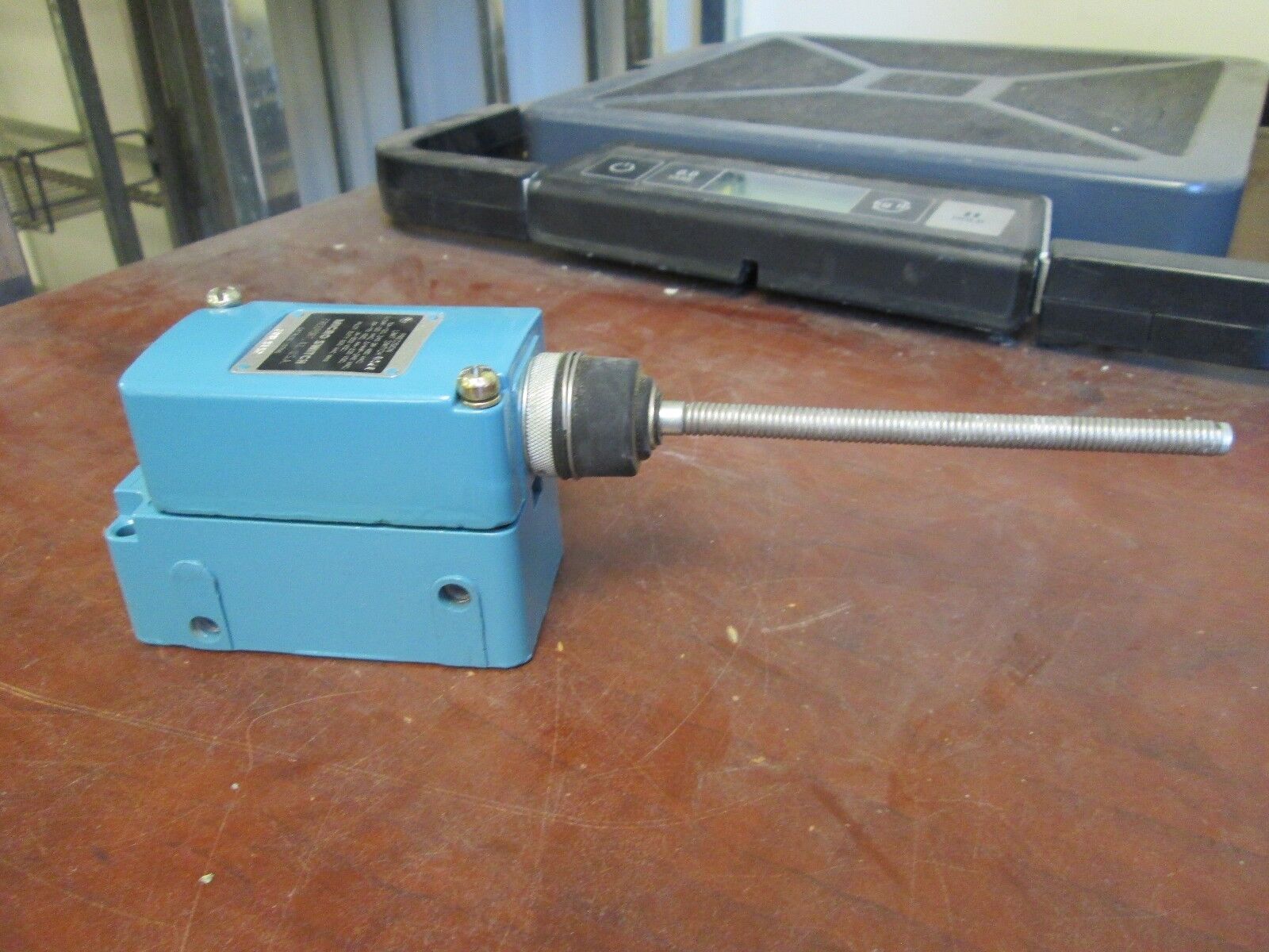 Micro Switch Precision Limit Switch 208LS152 120/240/480VAC Used