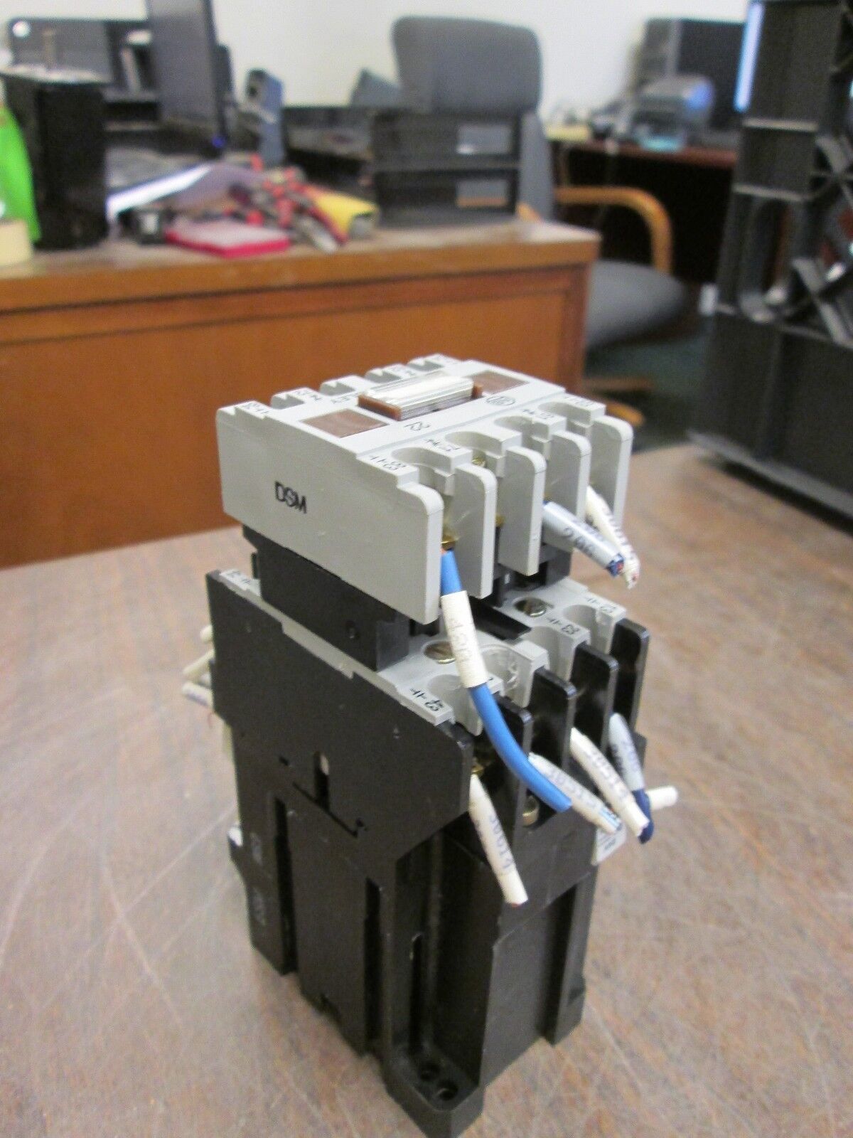 Allen-Bradley Contactor 700DC-F400* w 195-FA22 Aux Contact Block 24VDC Coil Used