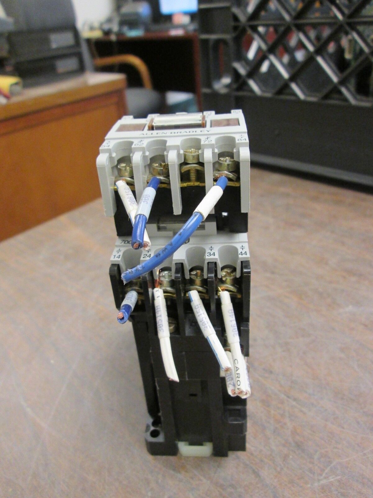 Allen-Bradley Contactor 700DC-F400* w 195-FA22 Aux Contact Block 24VDC Coil Used