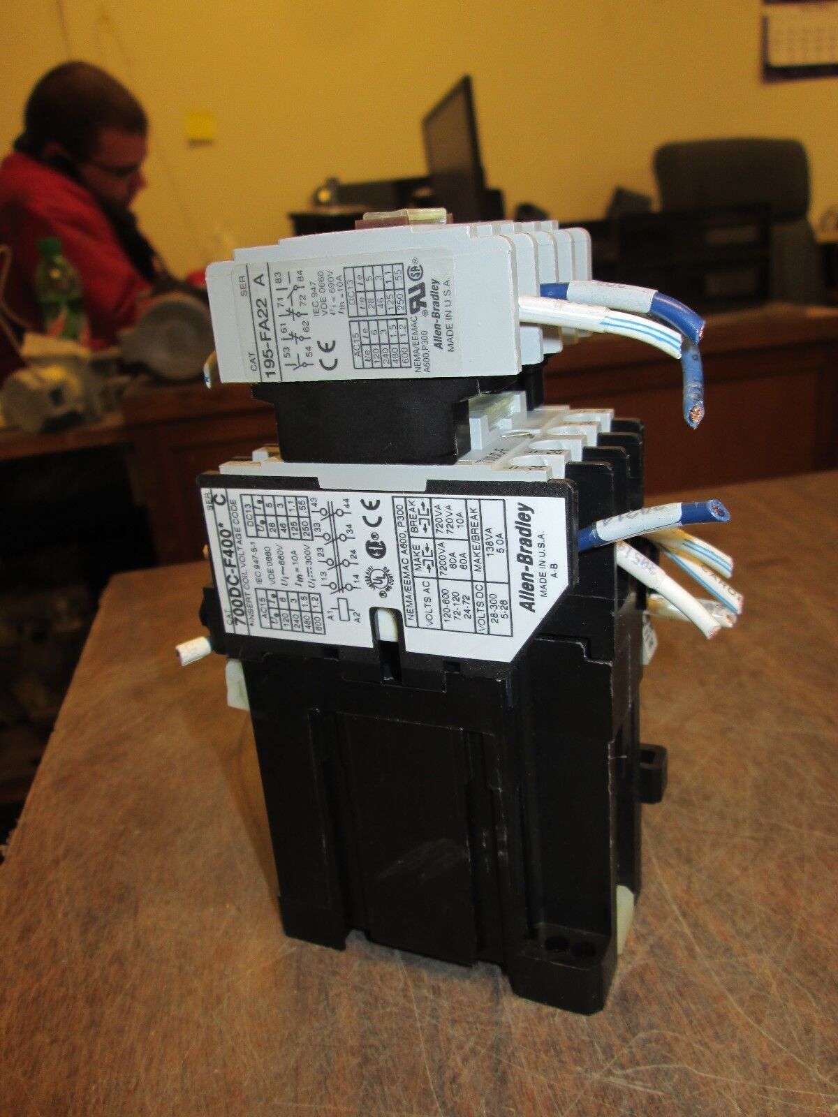 Allen-Bradley Contactor 700DC-F400* w 195-FA22 Aux Contact Block 24VDC Coil Used